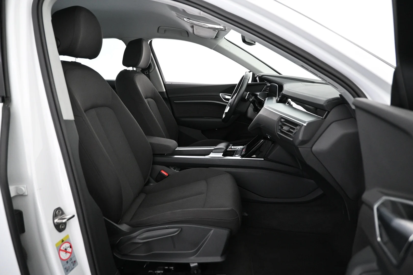 Car Image - 6llDr0O4cYsOYegXKb1o3O