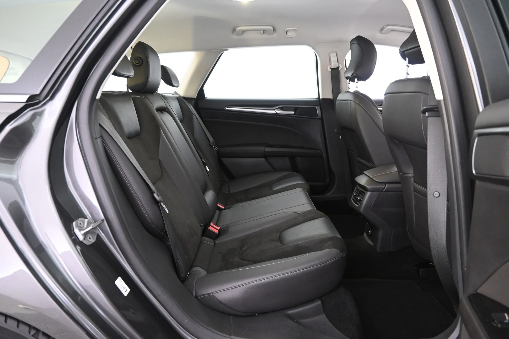 Car Image - 7v3cQCbgGuTOZDoU31qJby
