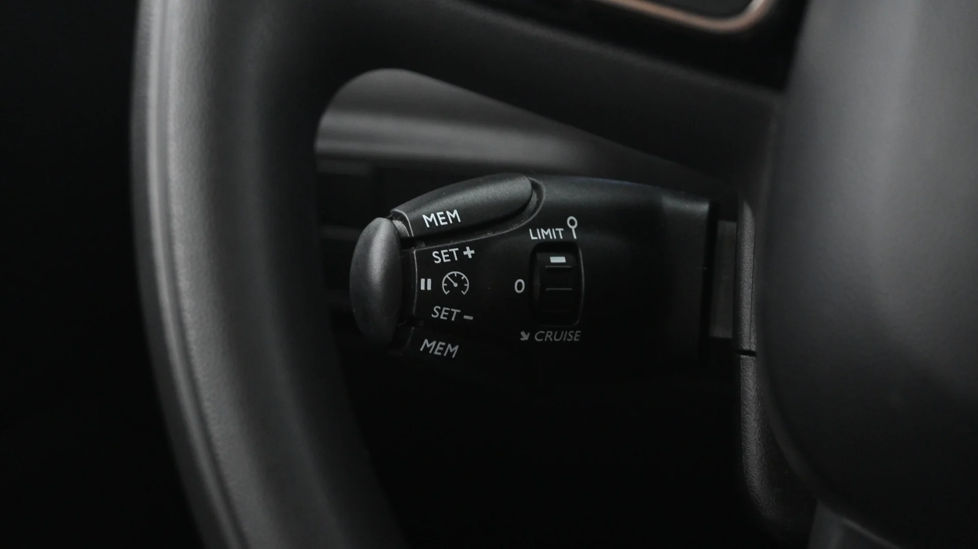 Car Image - 3g8WEuEaIFLcsJhTf9LviV
