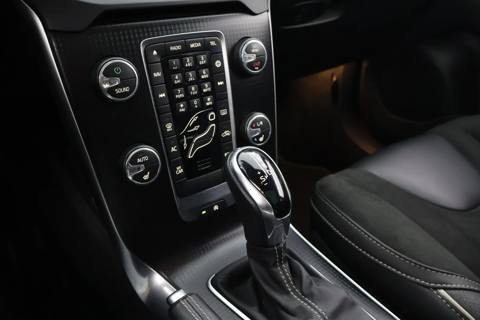 Car Image - 6Q4TU4tVTs8nZwpSYBlD9V