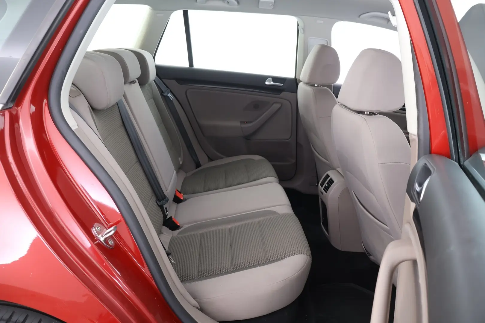 Car Image - 2e7UQiQIBeIVXUiYVc9kN7