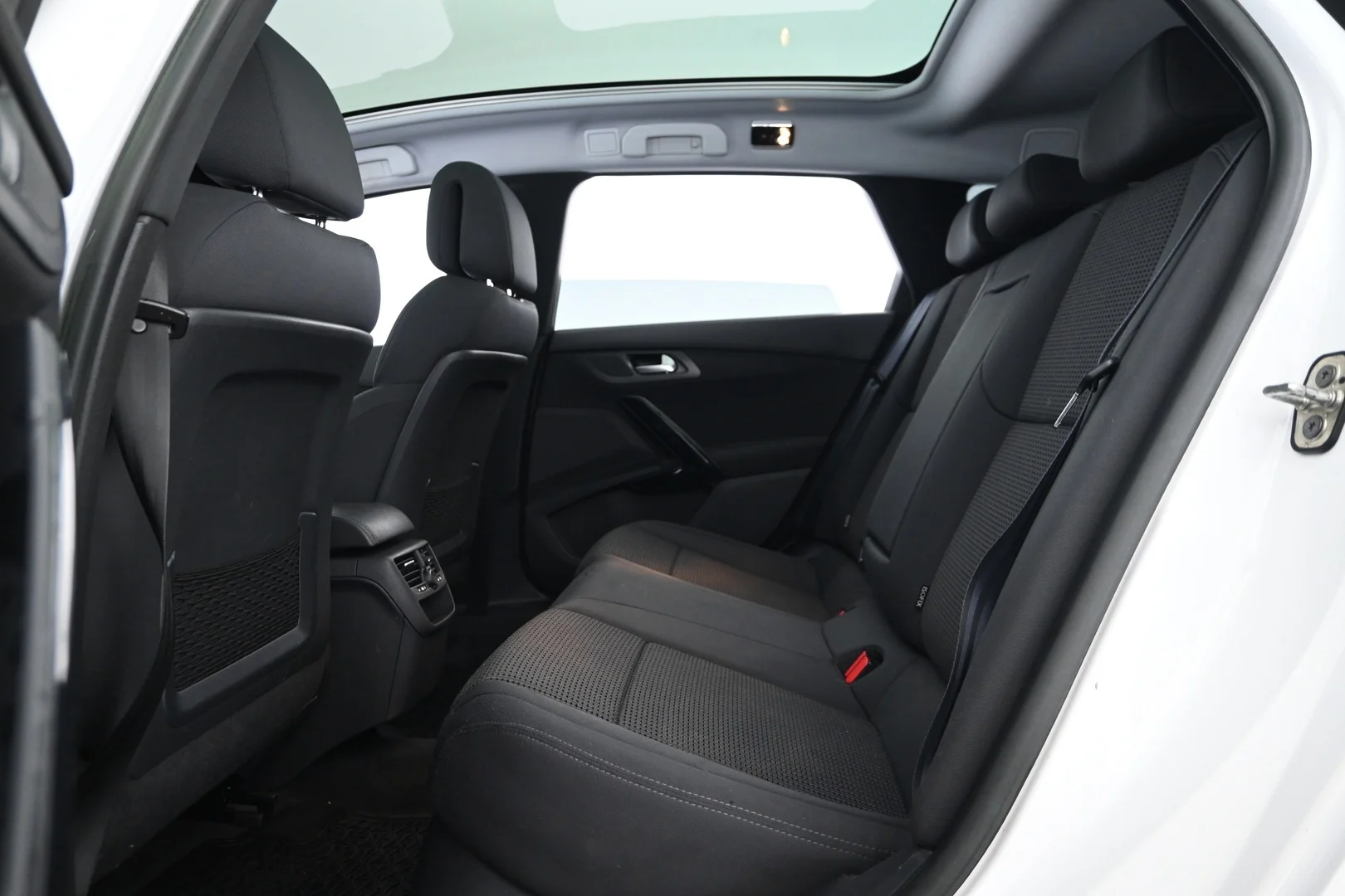 Car Image - 1ShlTeww3I33yliTcIYpXF