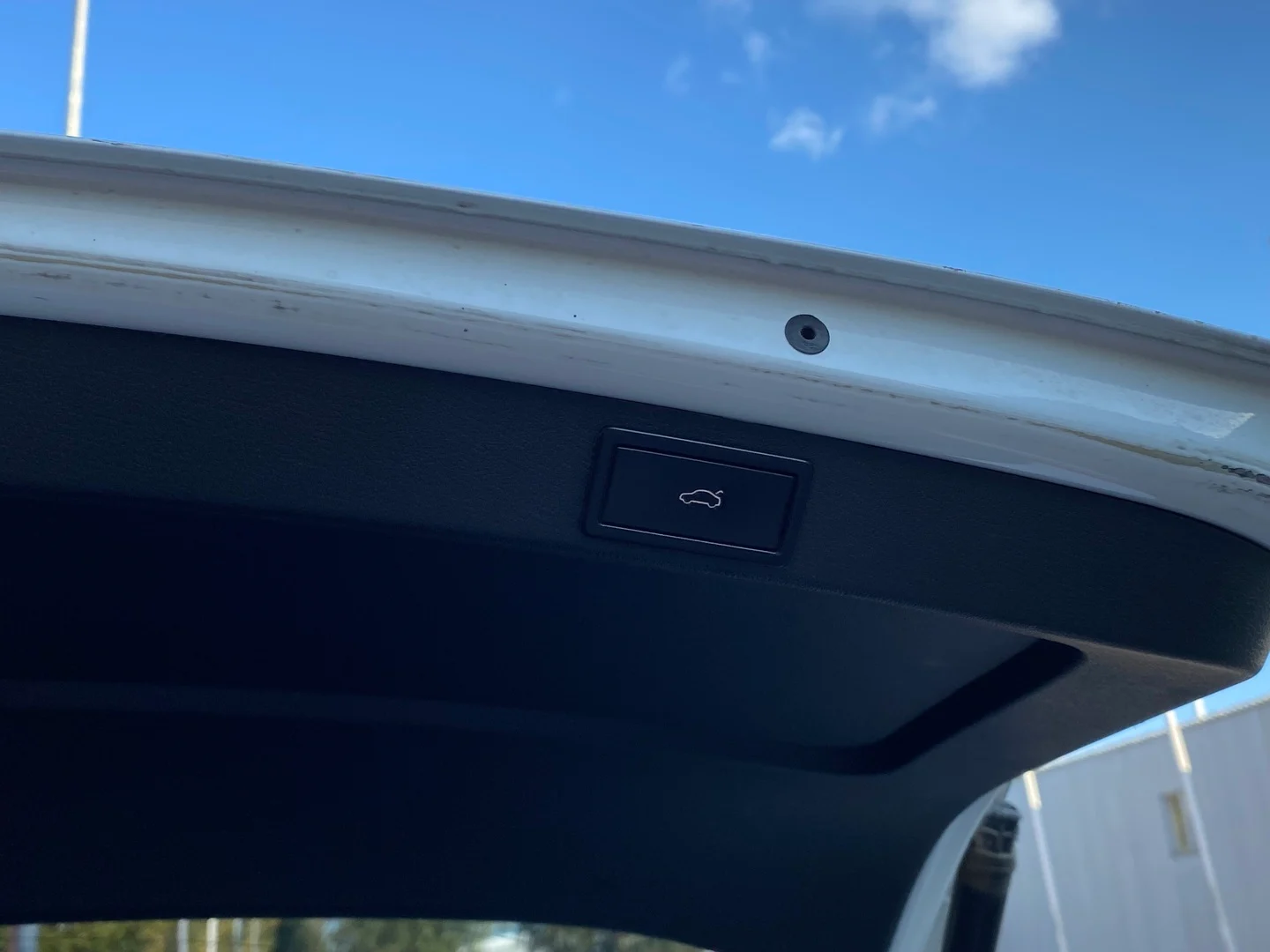 Car Image - 1D1hCris7iIQ37QVWdXhfO