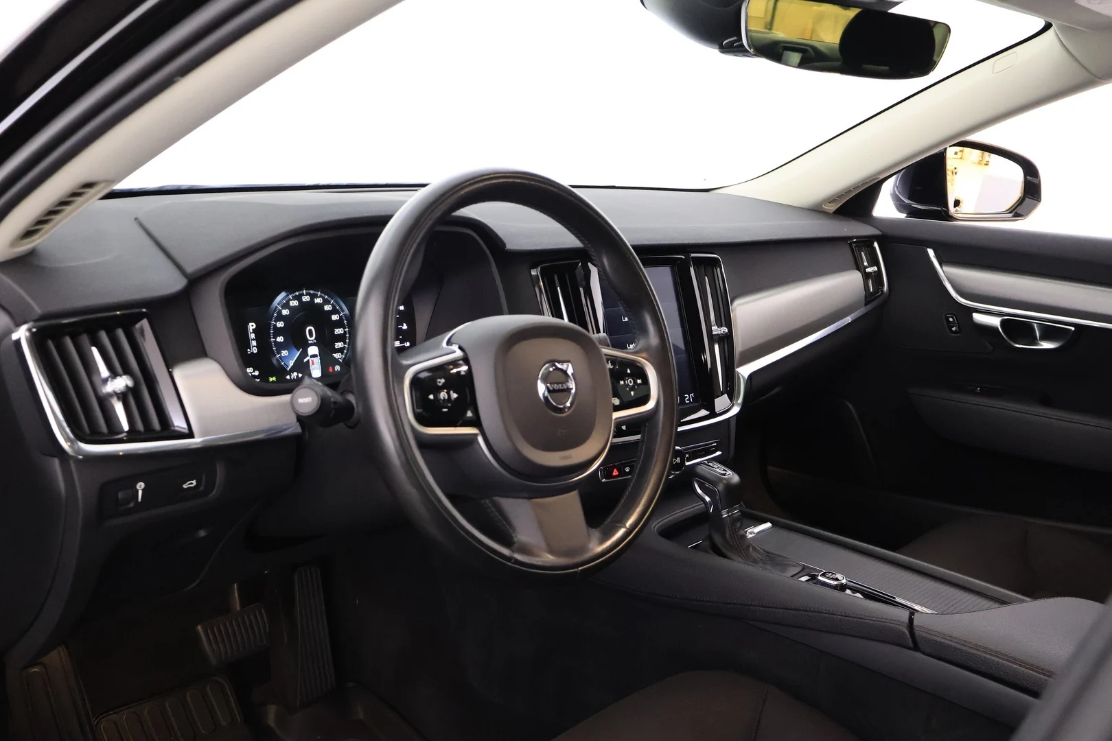 Car Image - 4EcmPAQUfCKg7u1eiPObrM