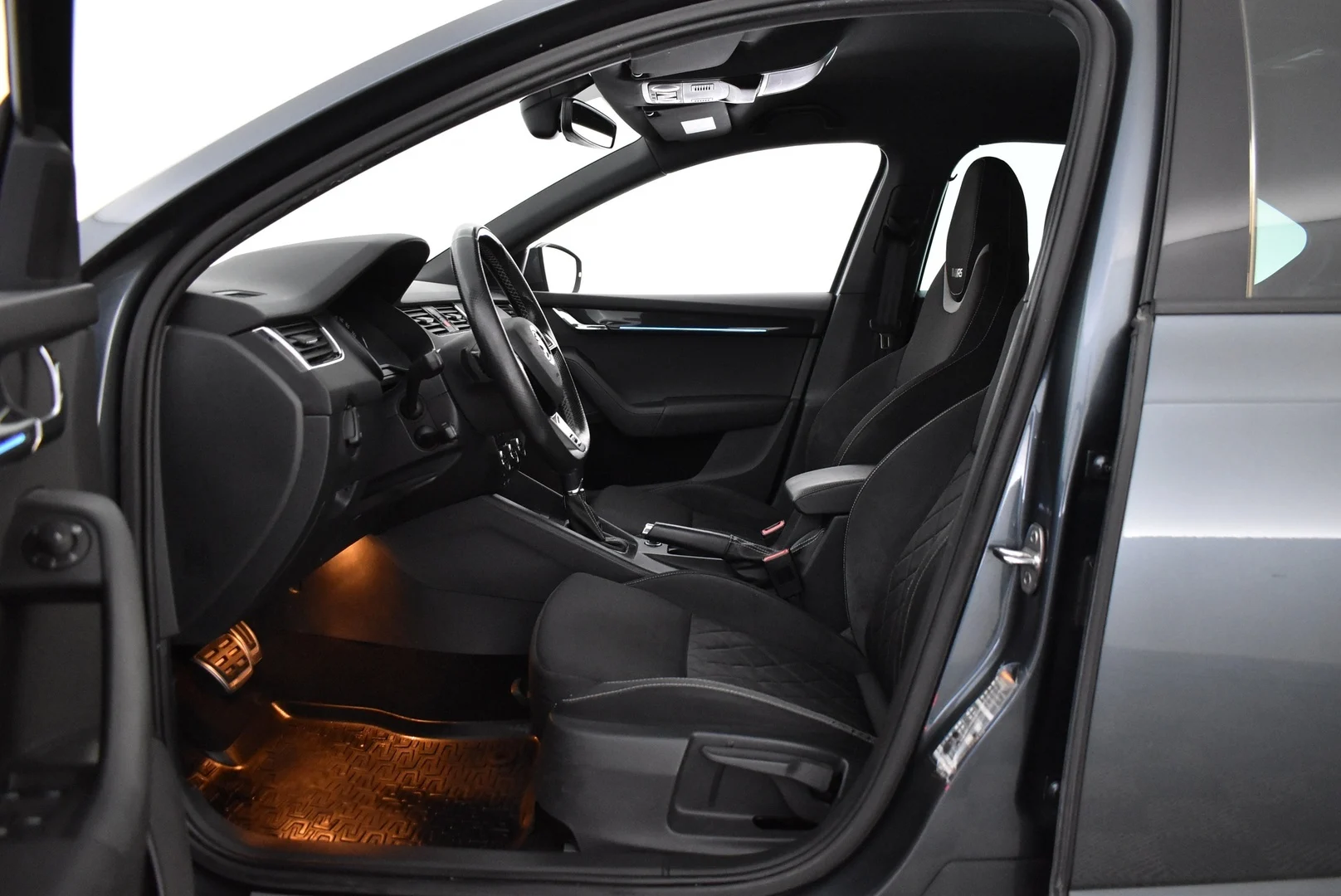 Car Image - 6oKzbfrQbooaz7rsUARz6u