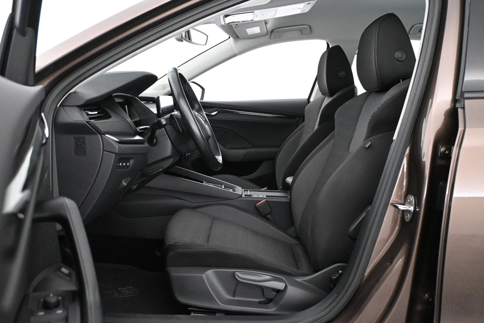 Car Image - 4BZGOxvqYwAVfkIxujPiR6