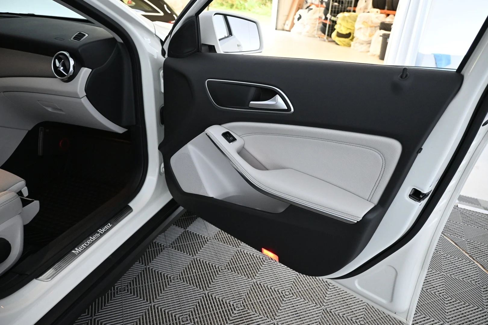 Car Image - 1Va2ogkhKh0onnN5dfCQpB