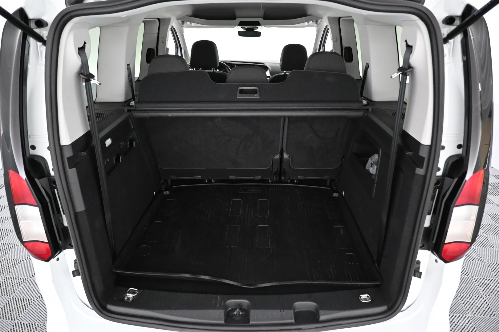 Car Image - 3lIQZxfwRv0O64SxRfnlgn