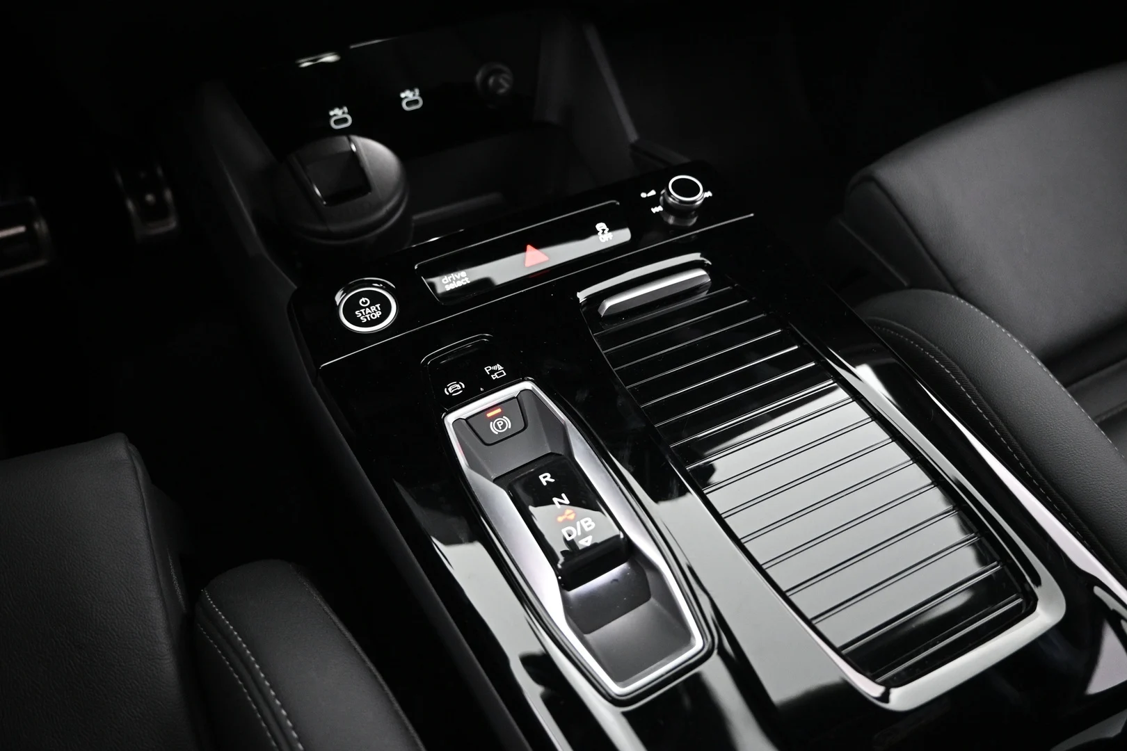 Car Image - 6z6EpDzzqeBFXCQ566SCt2