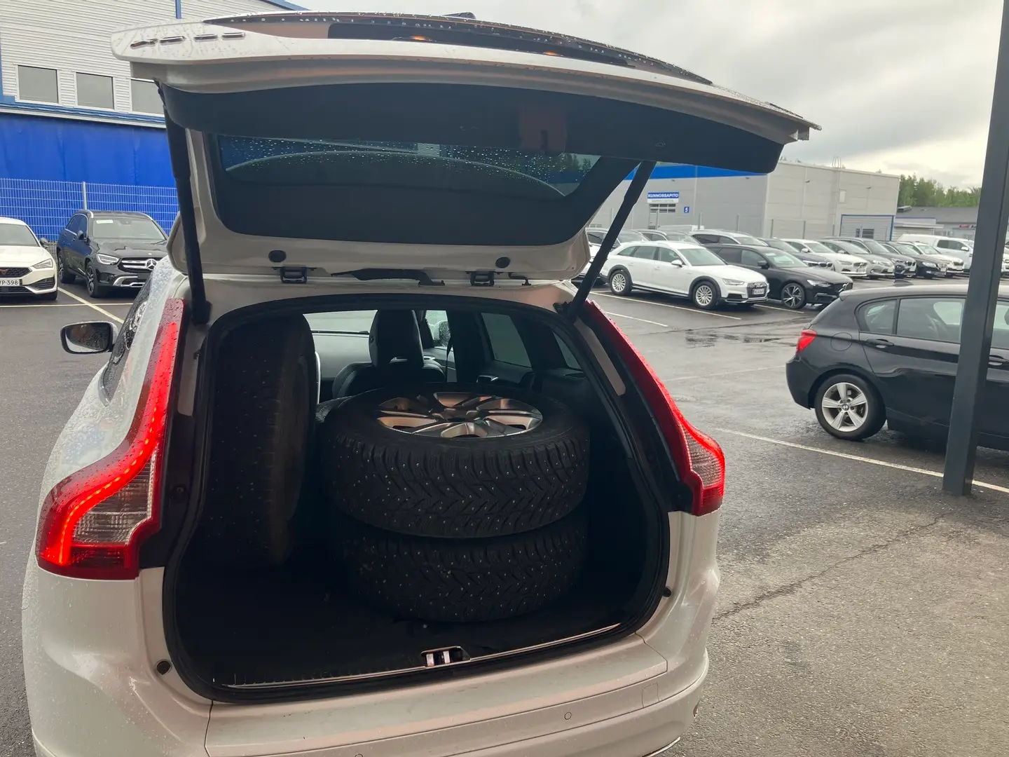 Car Image - 5llrrbFk8GU0Ha0jnGtOxD