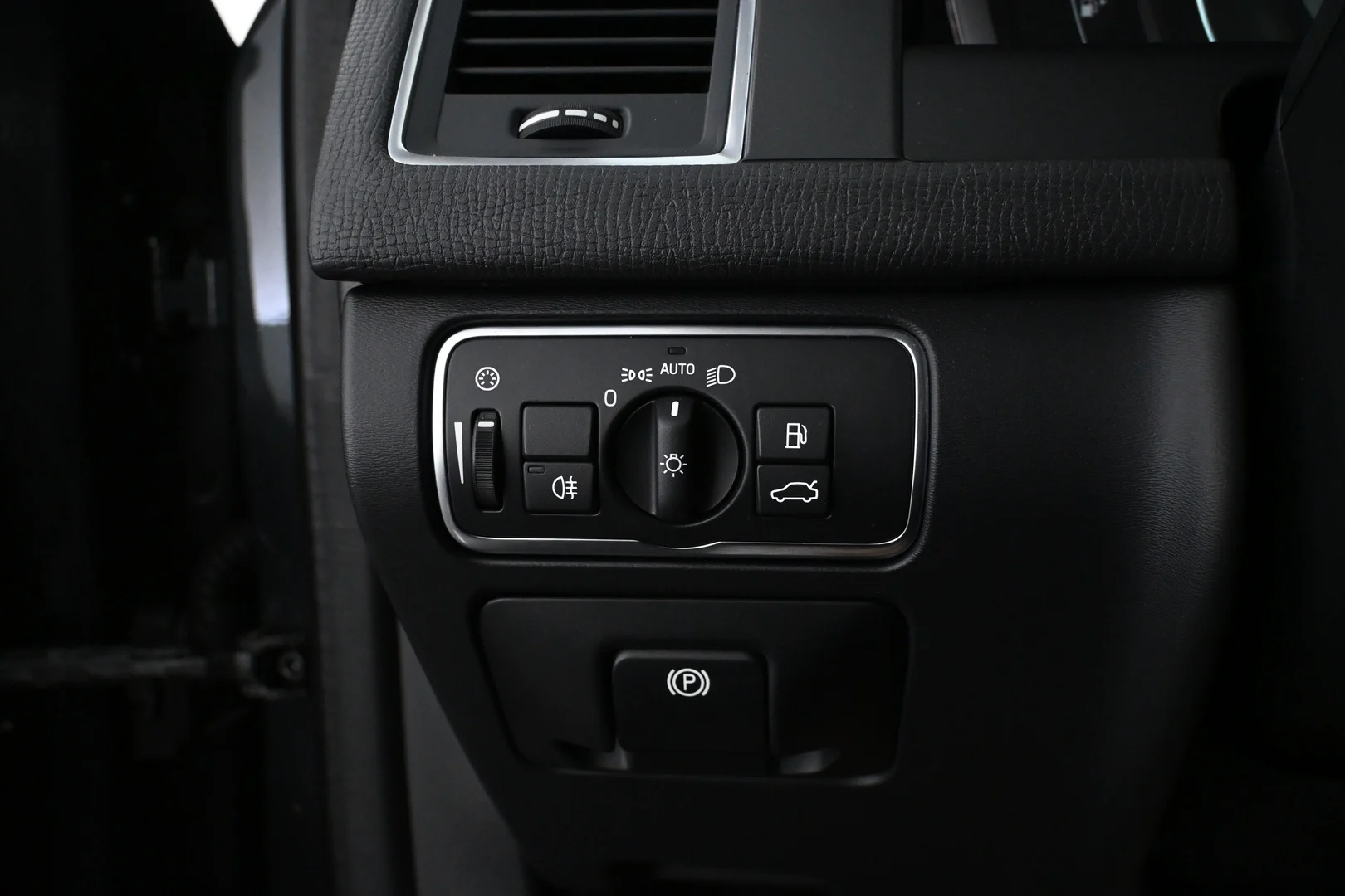 Car Image - 2X1uN0Vn5MOlxiXiwCEFDB