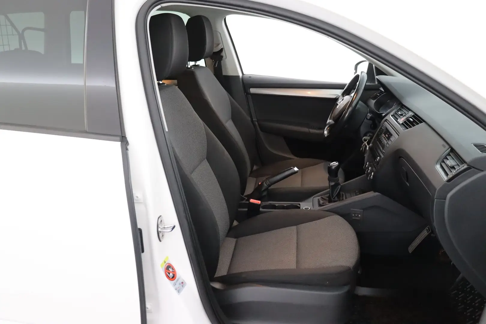 Car Image - V5BxMnSBEgLQF4Nqrz0Ak