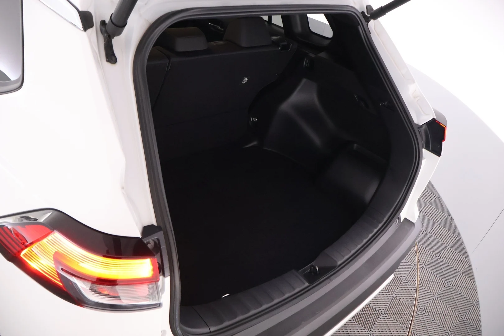 Car Image - 4i5EBiQIEoJzGJ4M43Qafv