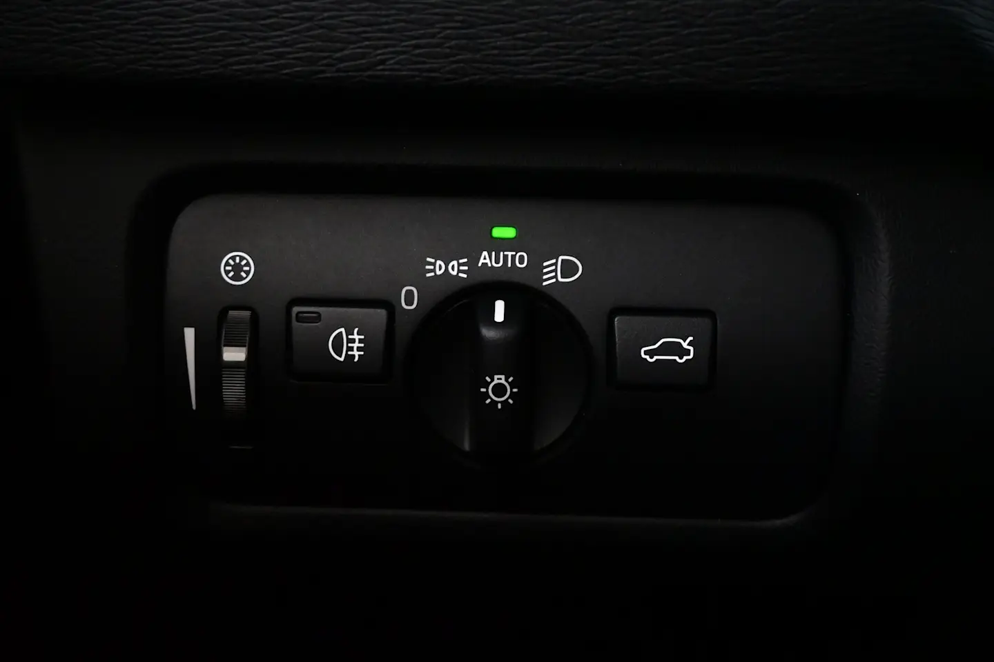 Car Image - vMoqGlXIboTZZpvarE9a3