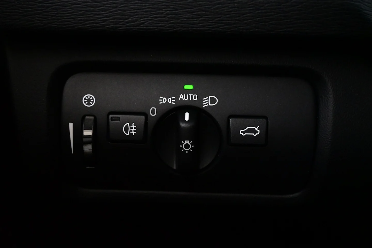 Car Image - vMoqGlXIboTZZpvarE9a3