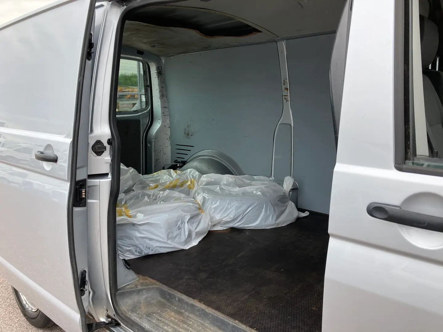 Car Image - 2GlPRmBfBugI9pcntsqpWE