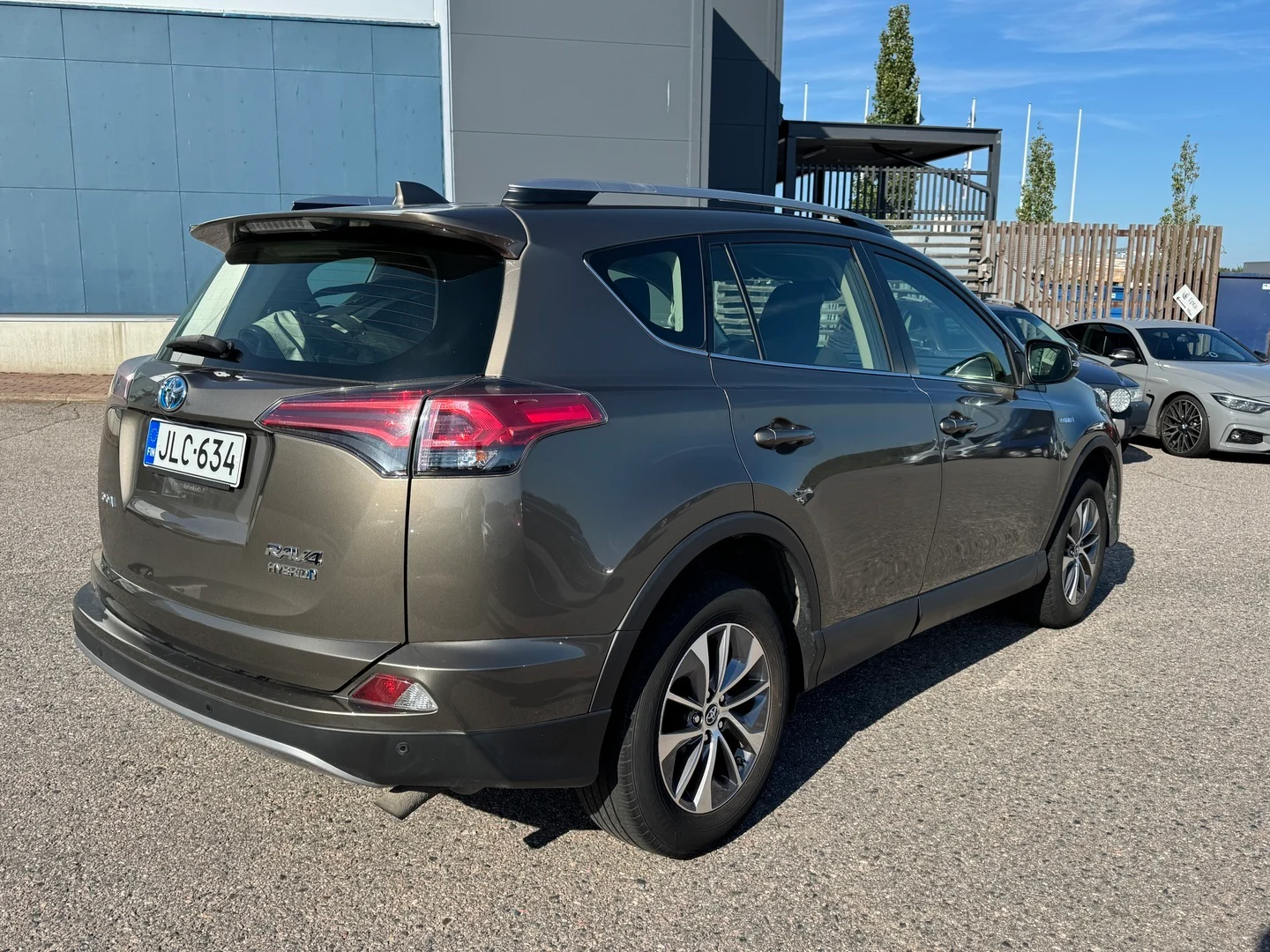Car Image - RyOYXlLZwPC0aTGEDP7xU