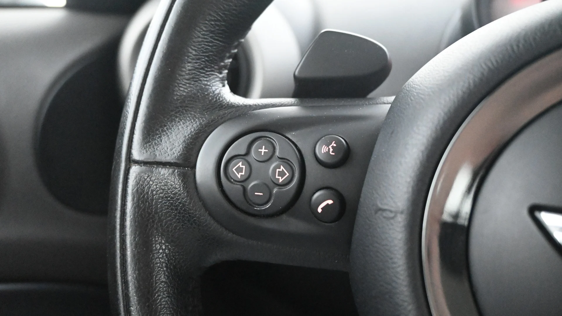 Car Image - 7L4JUNeMY1B3FzBmq14IlO