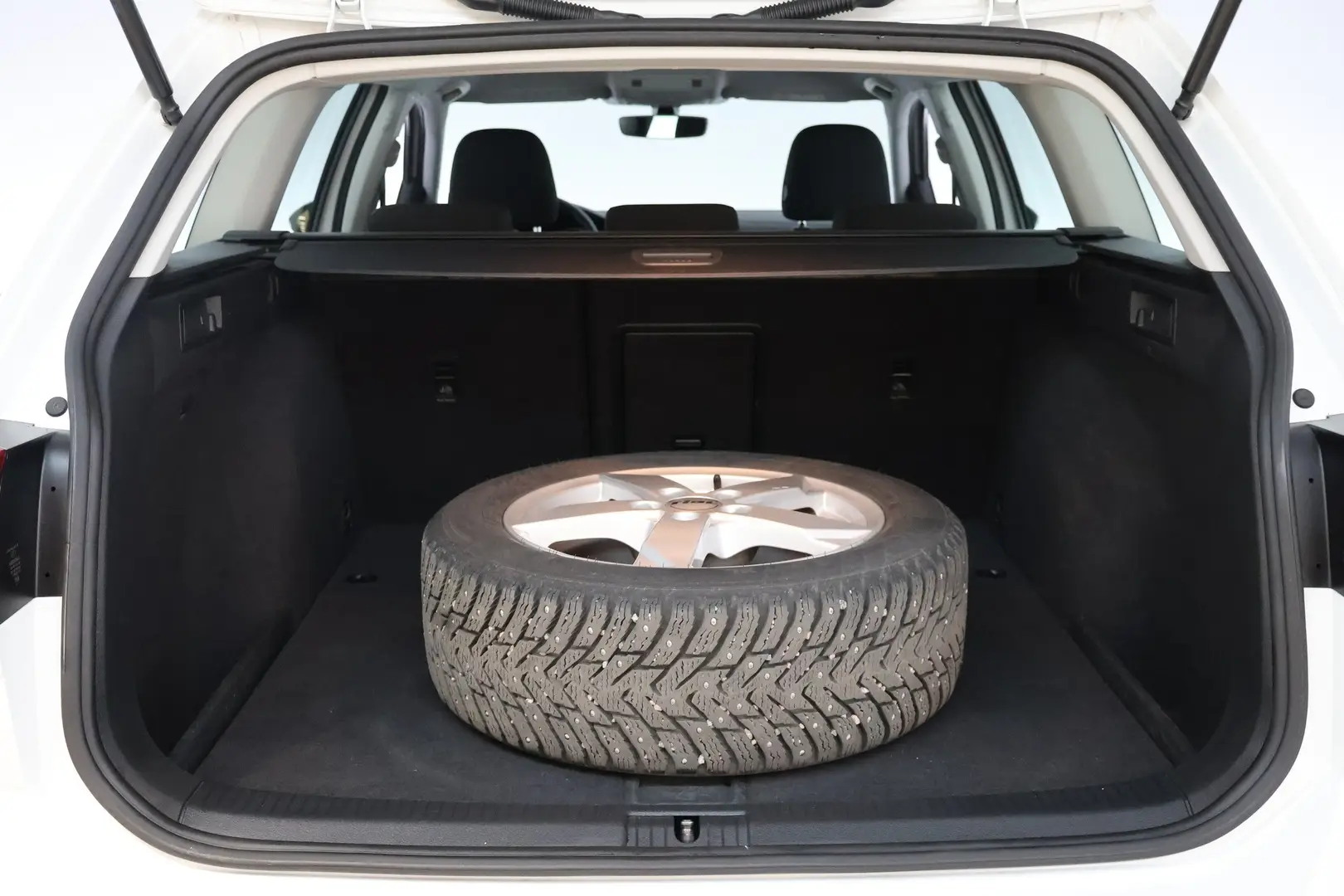 Car Image - 3pn8YRoQdVgMsecVoDpmxO