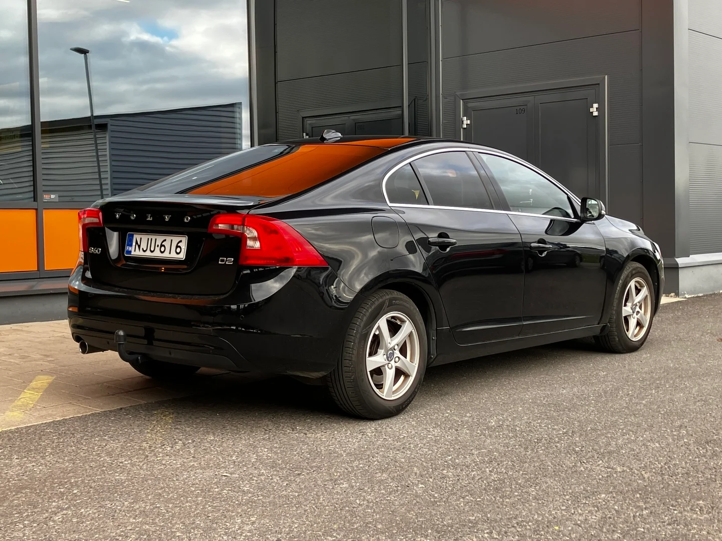 Car Image - xCn8suA2eBqqSjprAaUVi