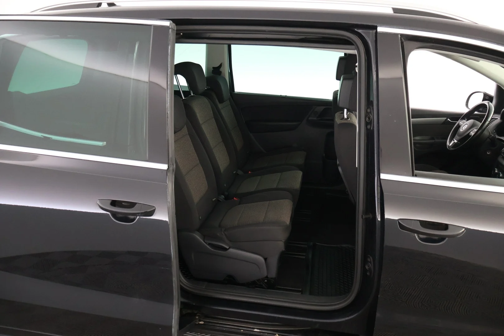 Car Image - q7E2zPZMD7lno2XxLv51q