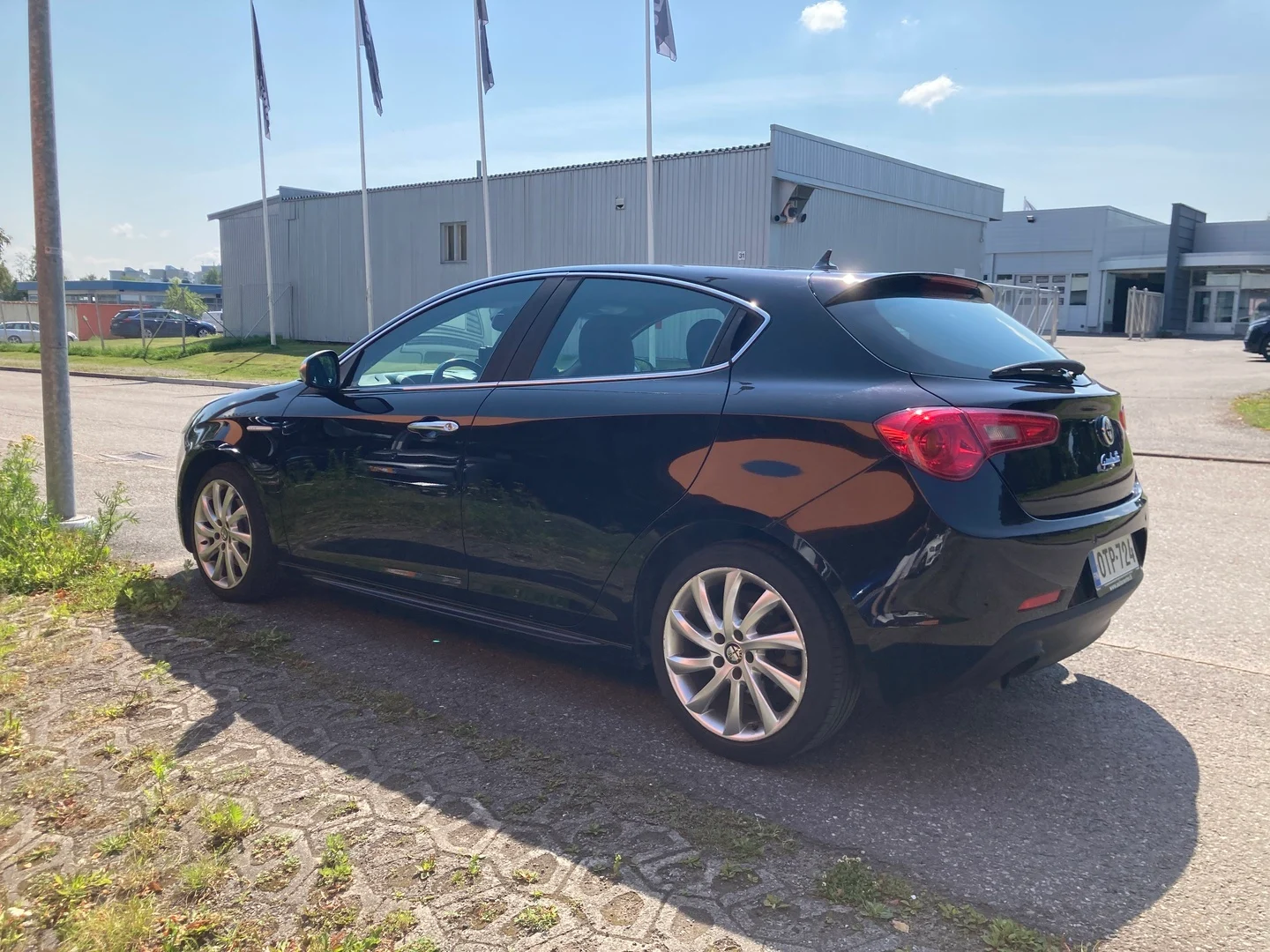 Car Image - 5GiCoujVp1elAHkmtU8ZIn