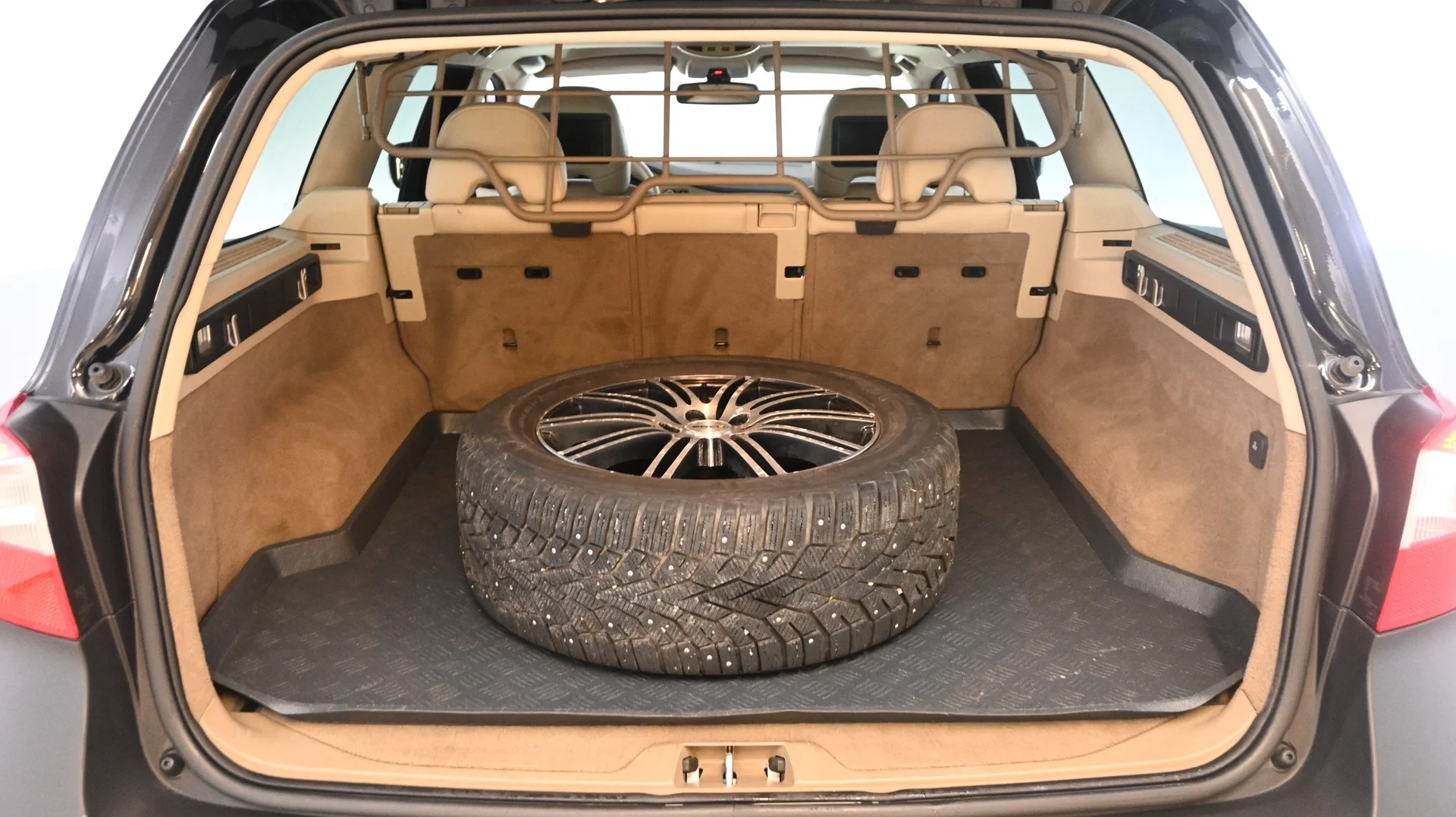 Car Image - 6YtKhCHqI5rcnhtMREfW6X