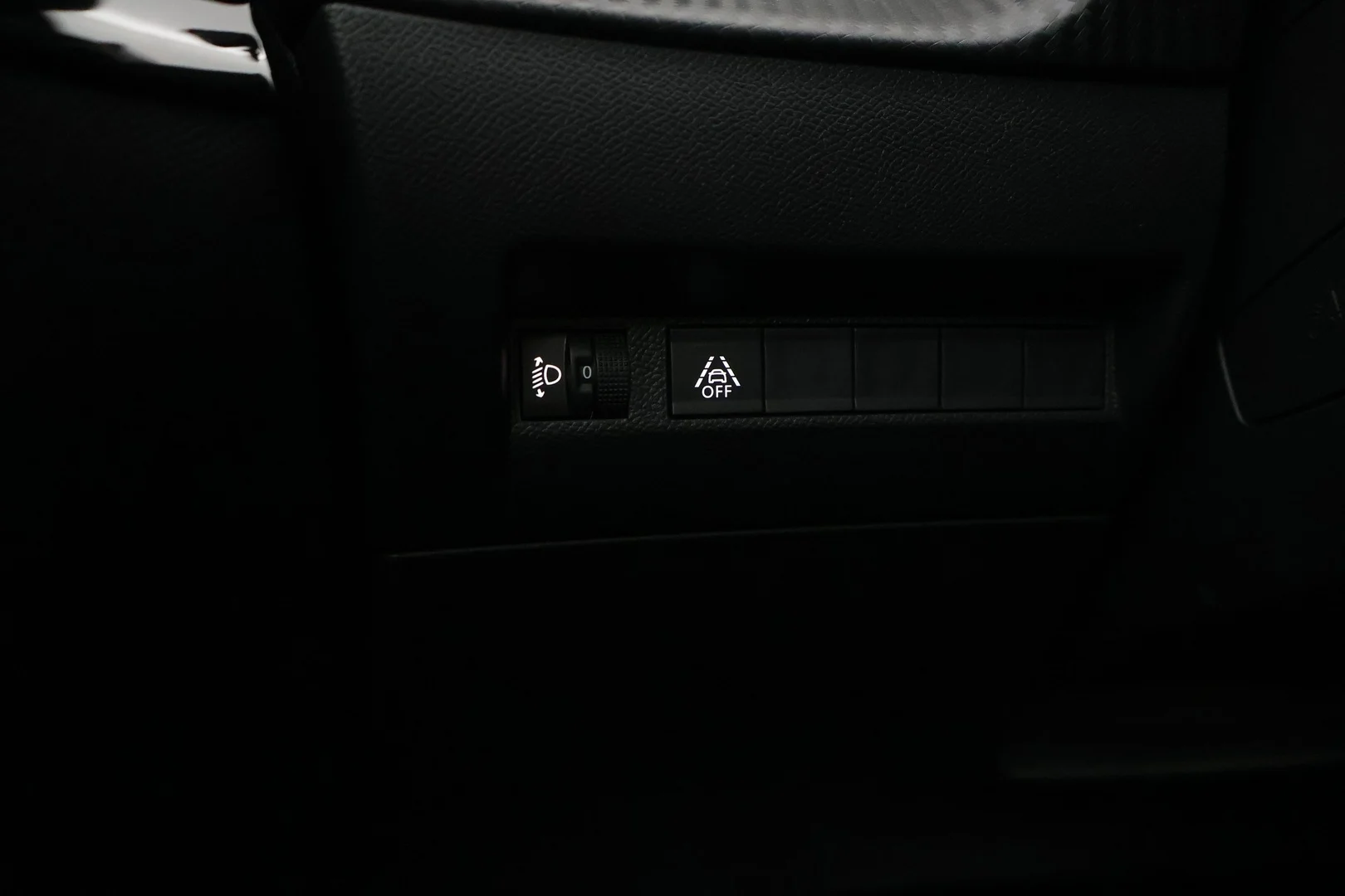 Car Image - 6qF4mXLBw32CFy6VxHtqxk
