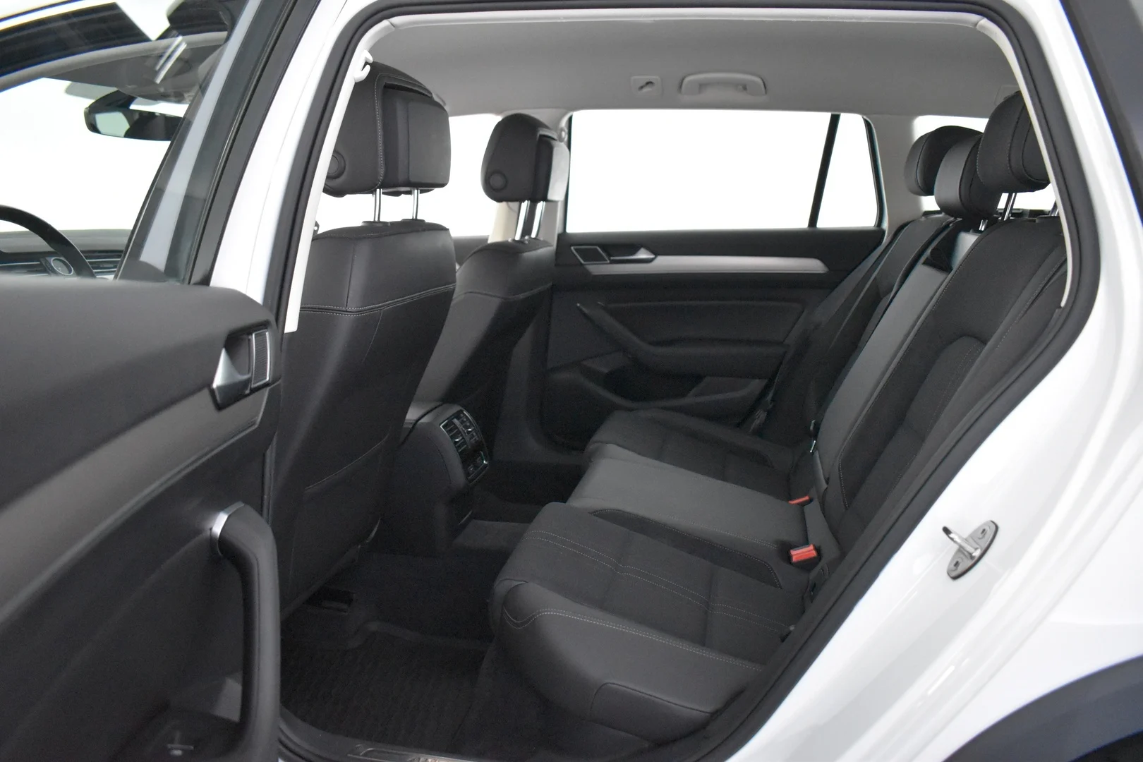 Car Image - 6QyAed53dEwFUVFkVz0F6m