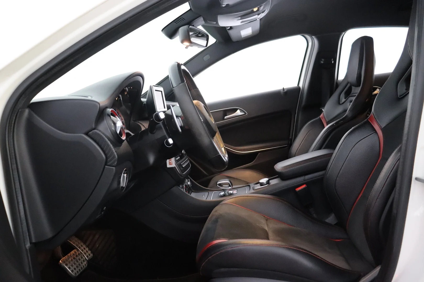 Car Image - 6DMiVvMb9lv0PW4TwoIdtj
