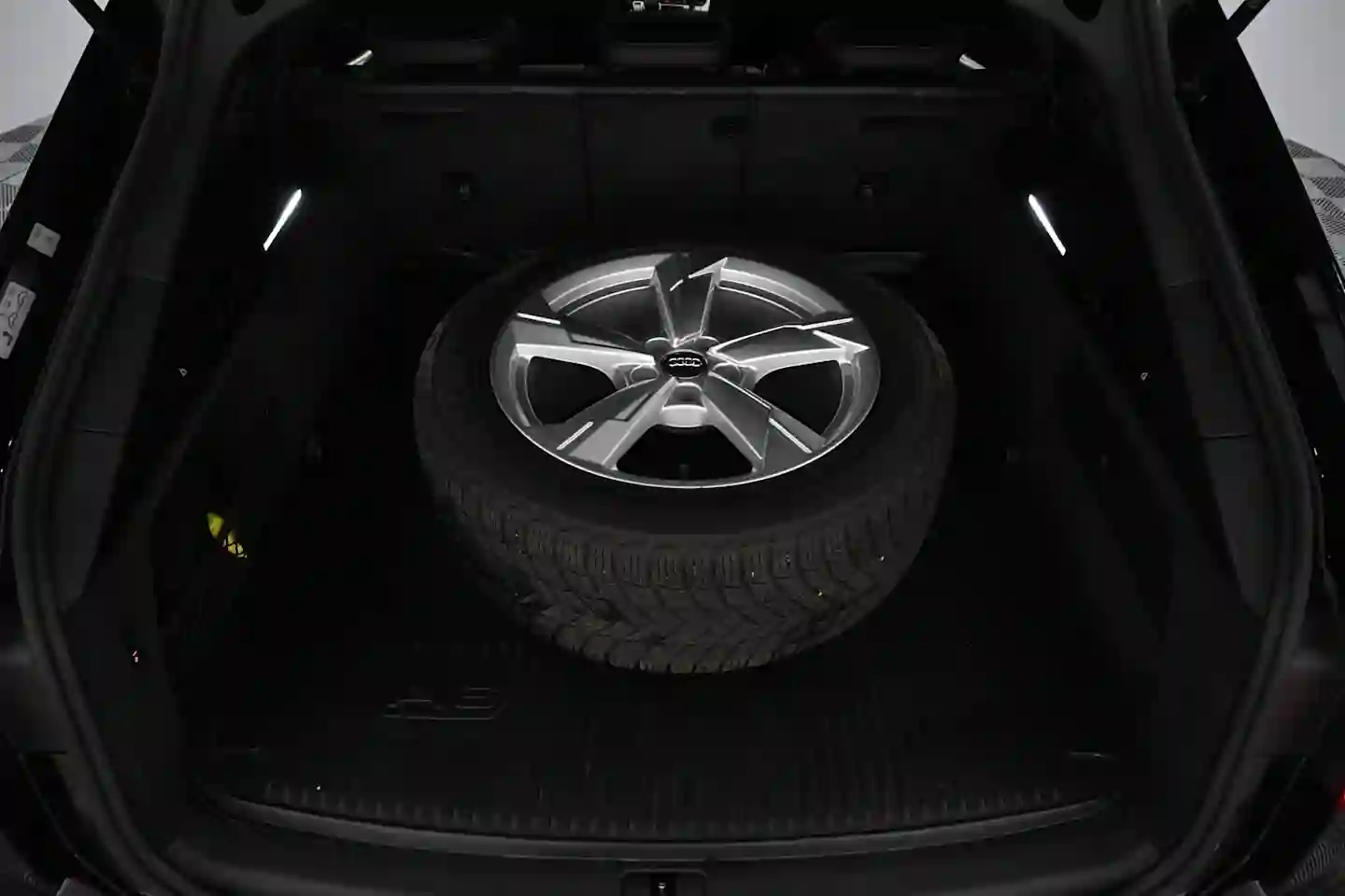 Car Image - TgRY74LHbvkb8fgXgh4ag