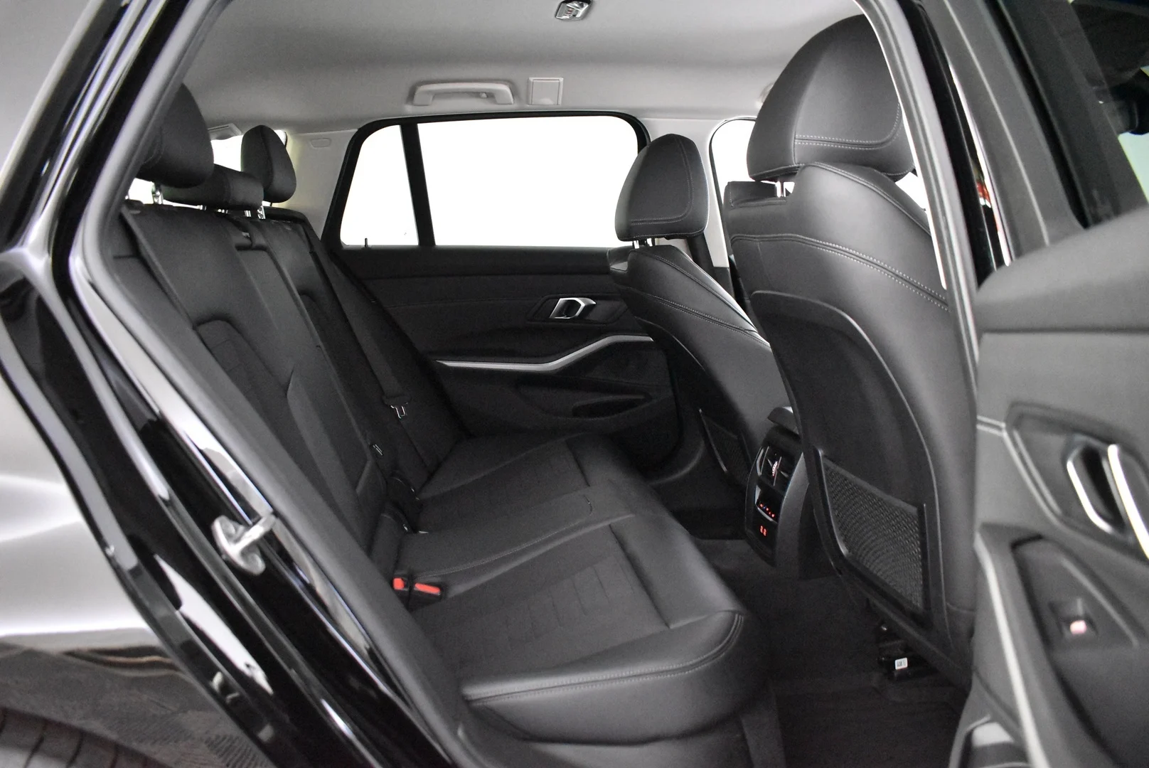Car Image - 54iaLs3DrTWB7erqXNEx4D