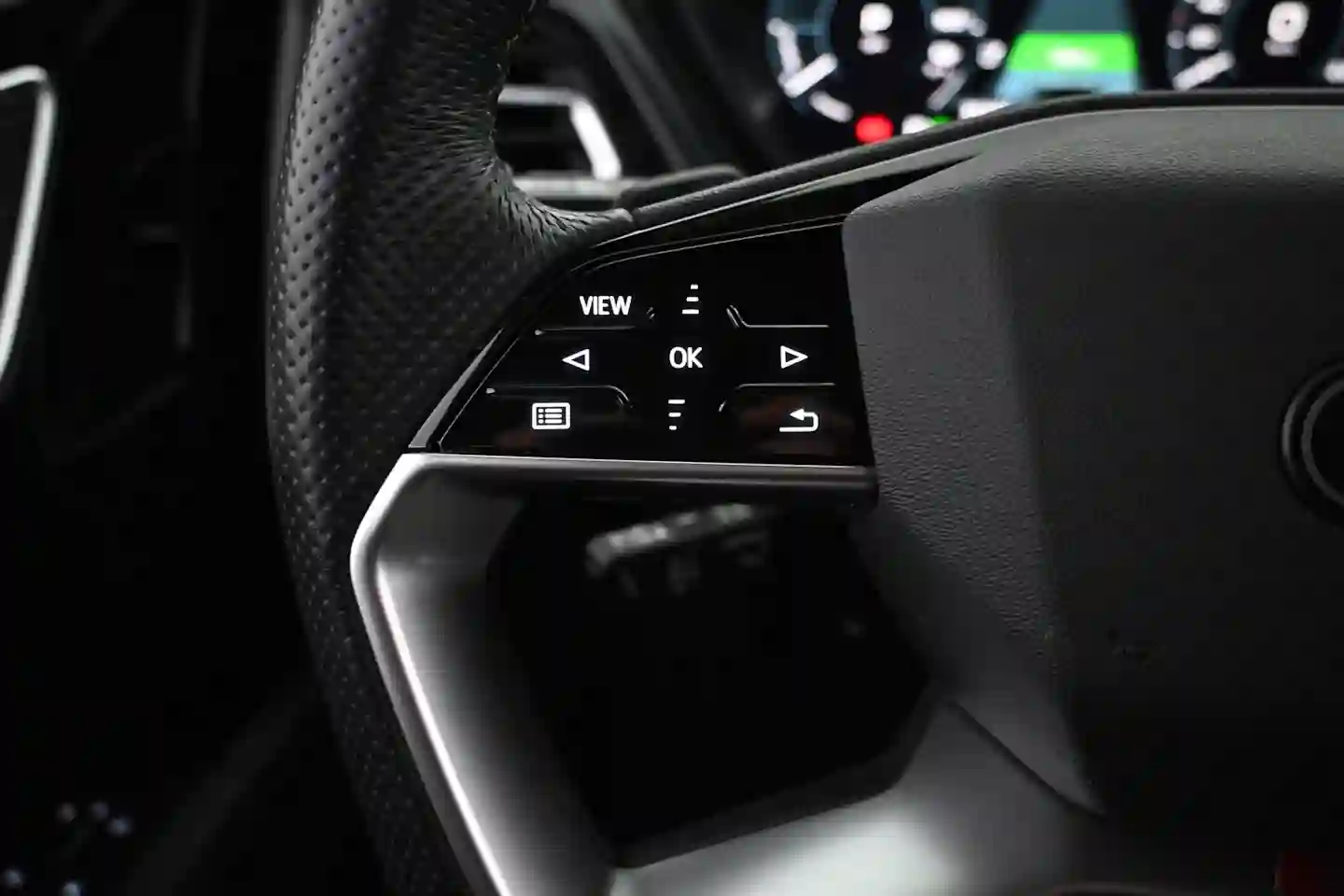 Car Image - 5yVo0KoJ2AiBu04l9eeKOX