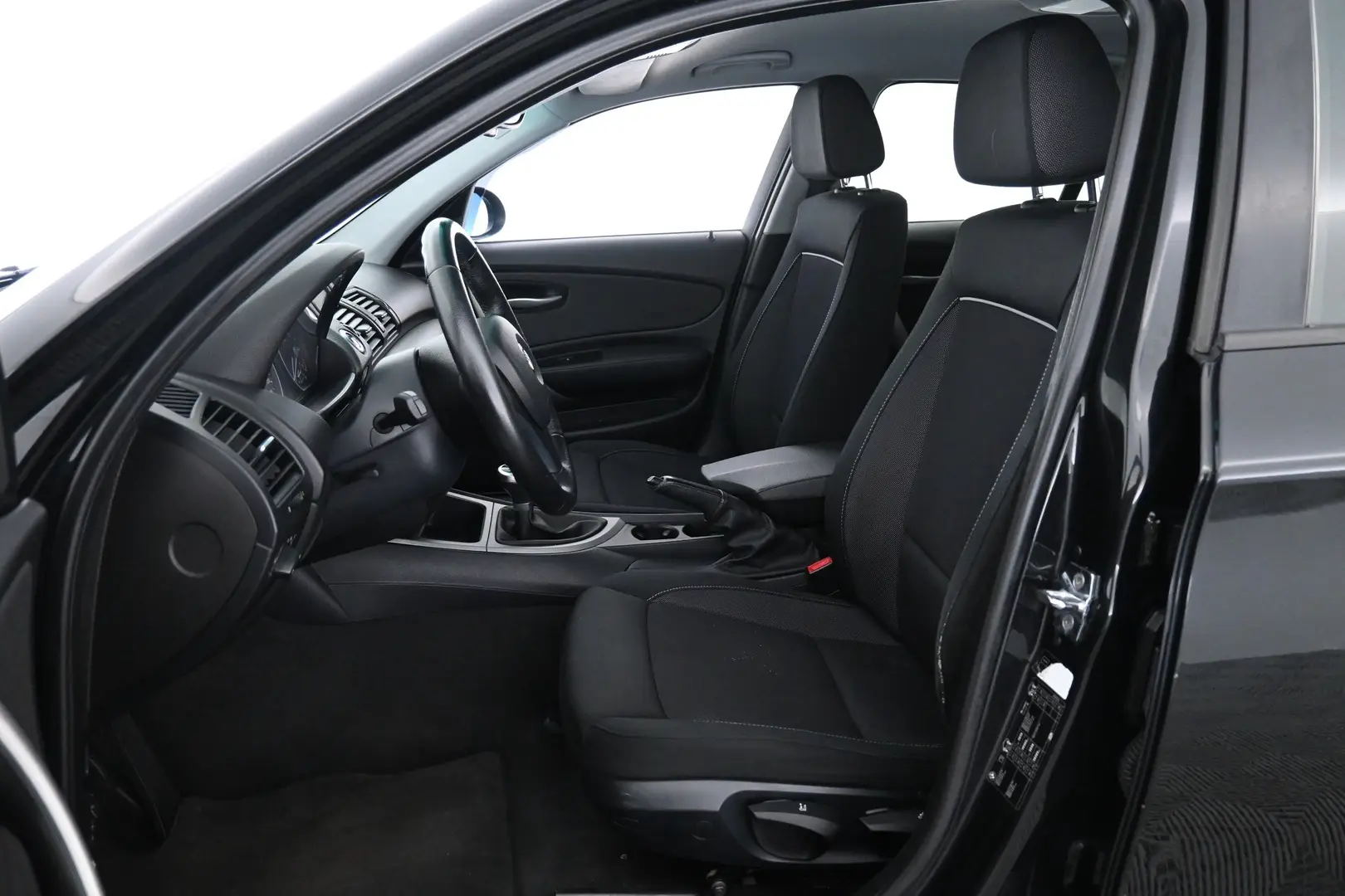 Car Image - 6SX8zRqDOWgMatmgcEHNxe