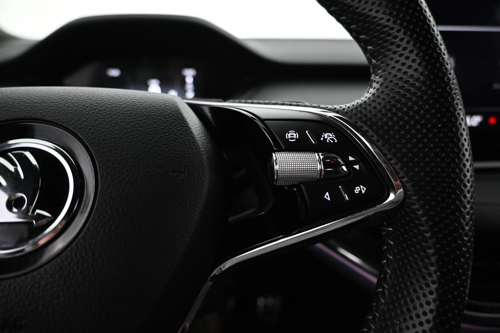 Car Image - 7N0e1pJIrC3EiX1Gpfjpou