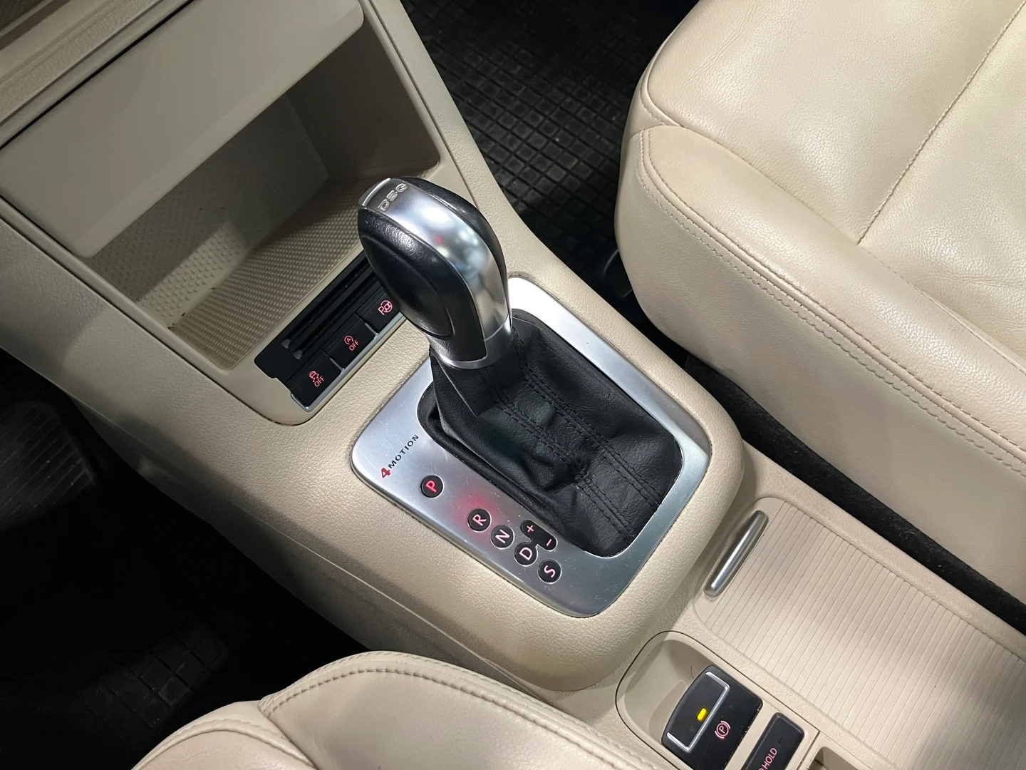 Car Image - 5OITrLBQZYorl8Y7f62m2a