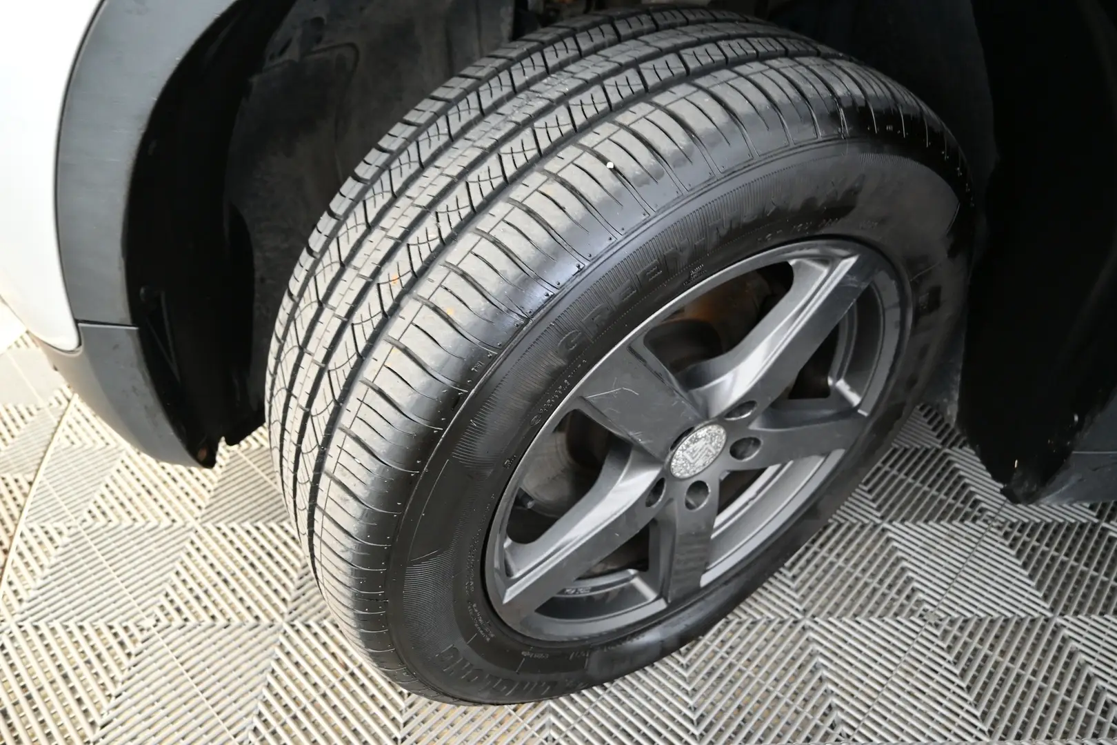 Car Image - 4TYQmdfHynXY8uSVUlIe6P