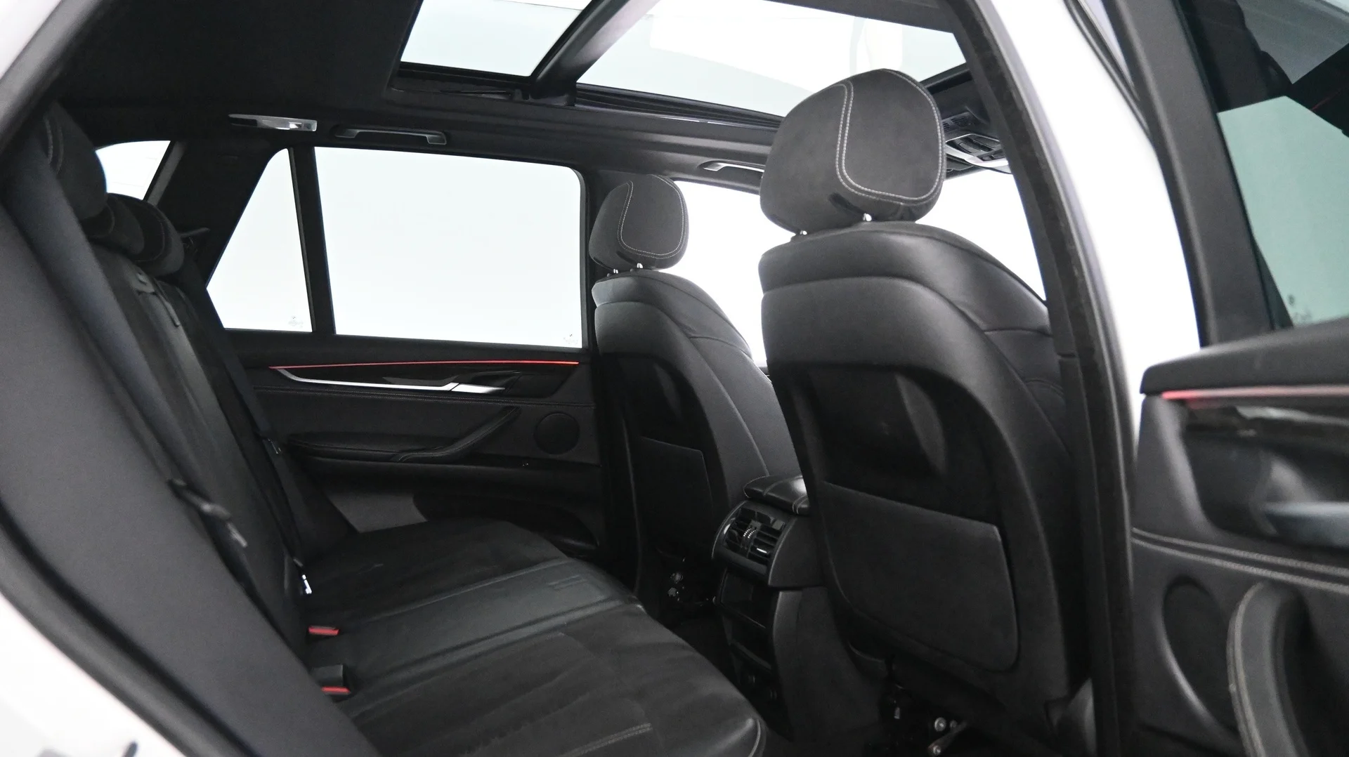 Car Image - 5b0qaLub7pwVMZwWwijONg