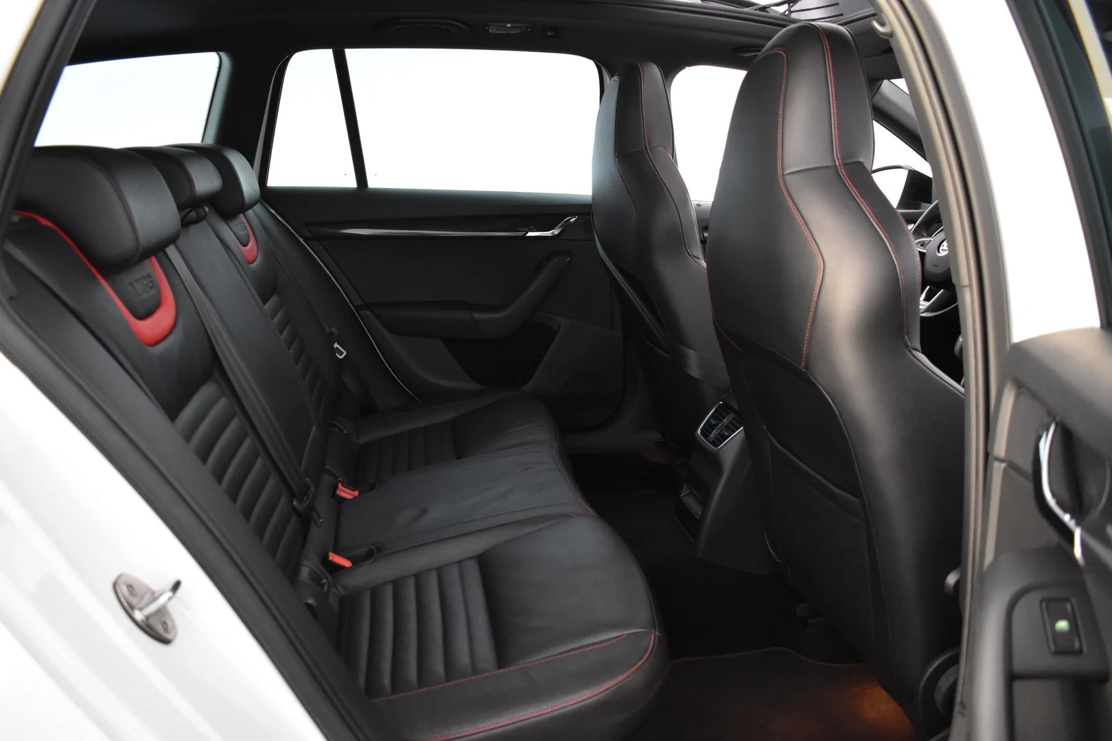 Car Image - 4qOYpgaHvDrwNu5xMOXfRt