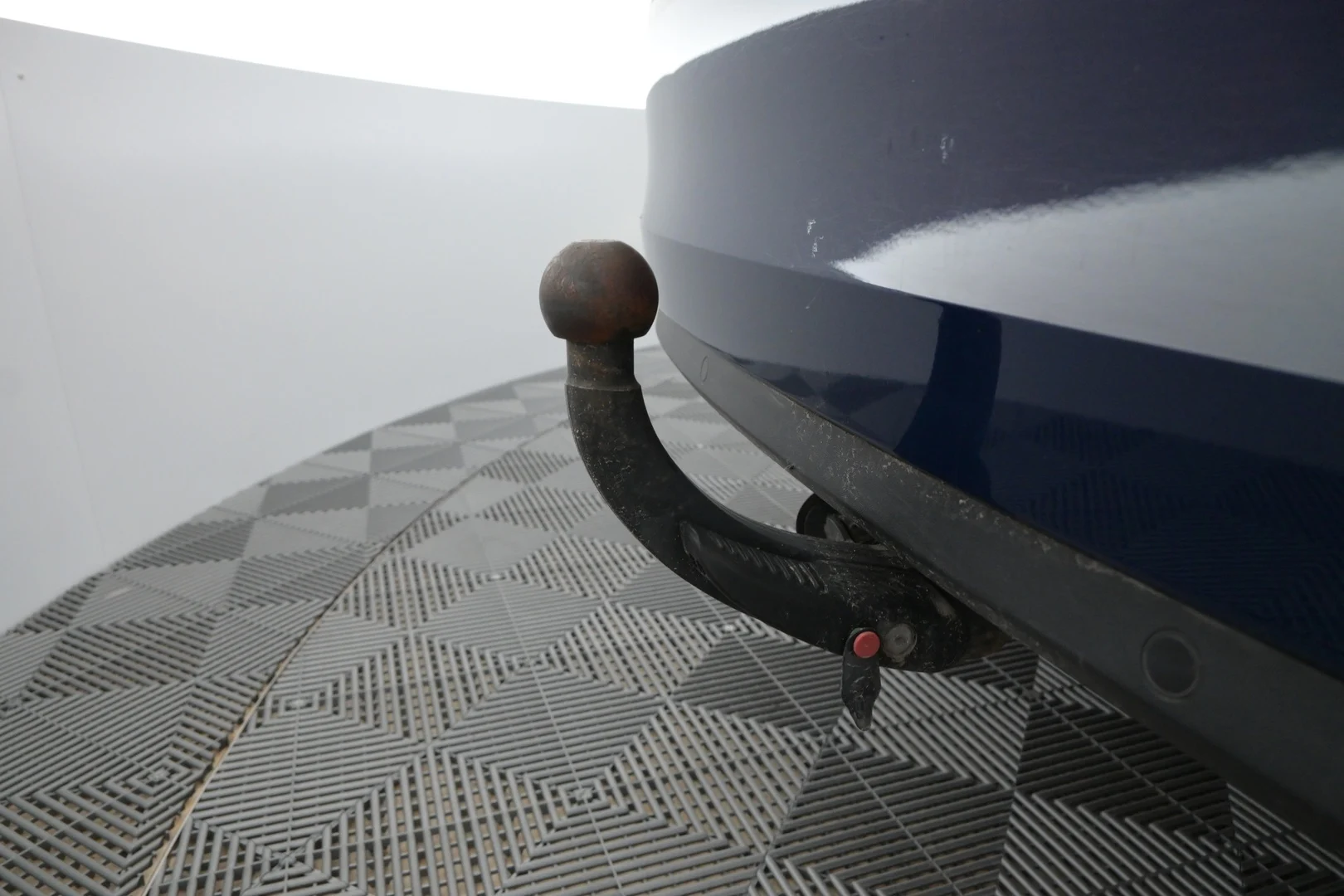 Car Image - 72SFiUHqw3k0LLy9IqUhzn