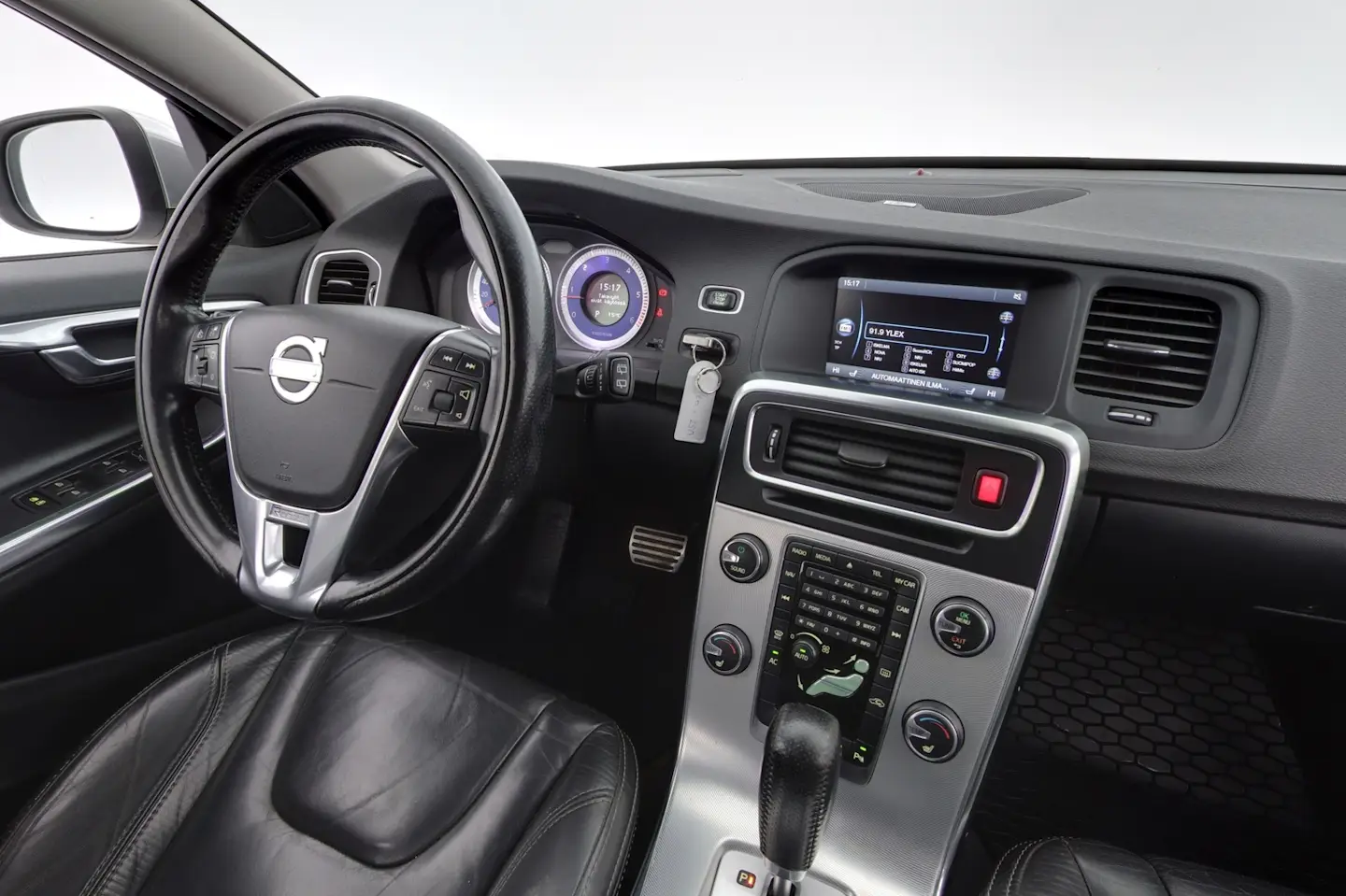 Car Image - 75djZFcxJMzBWvWSkKeMEL