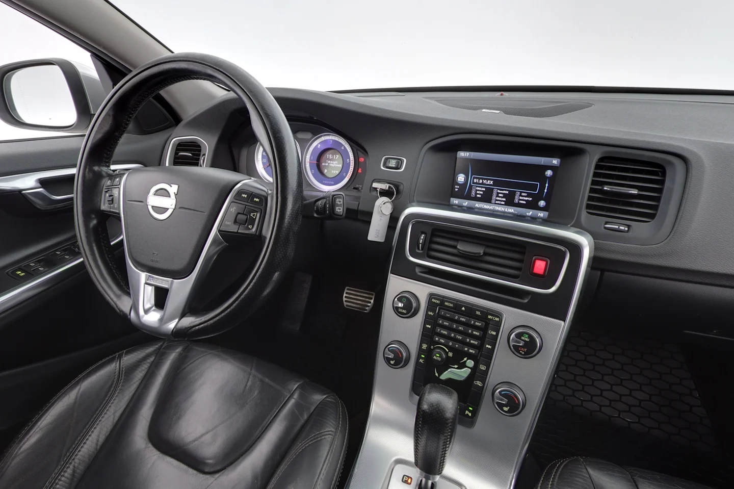 Car Image - 75djZFcxJMzBWvWSkKeMEL