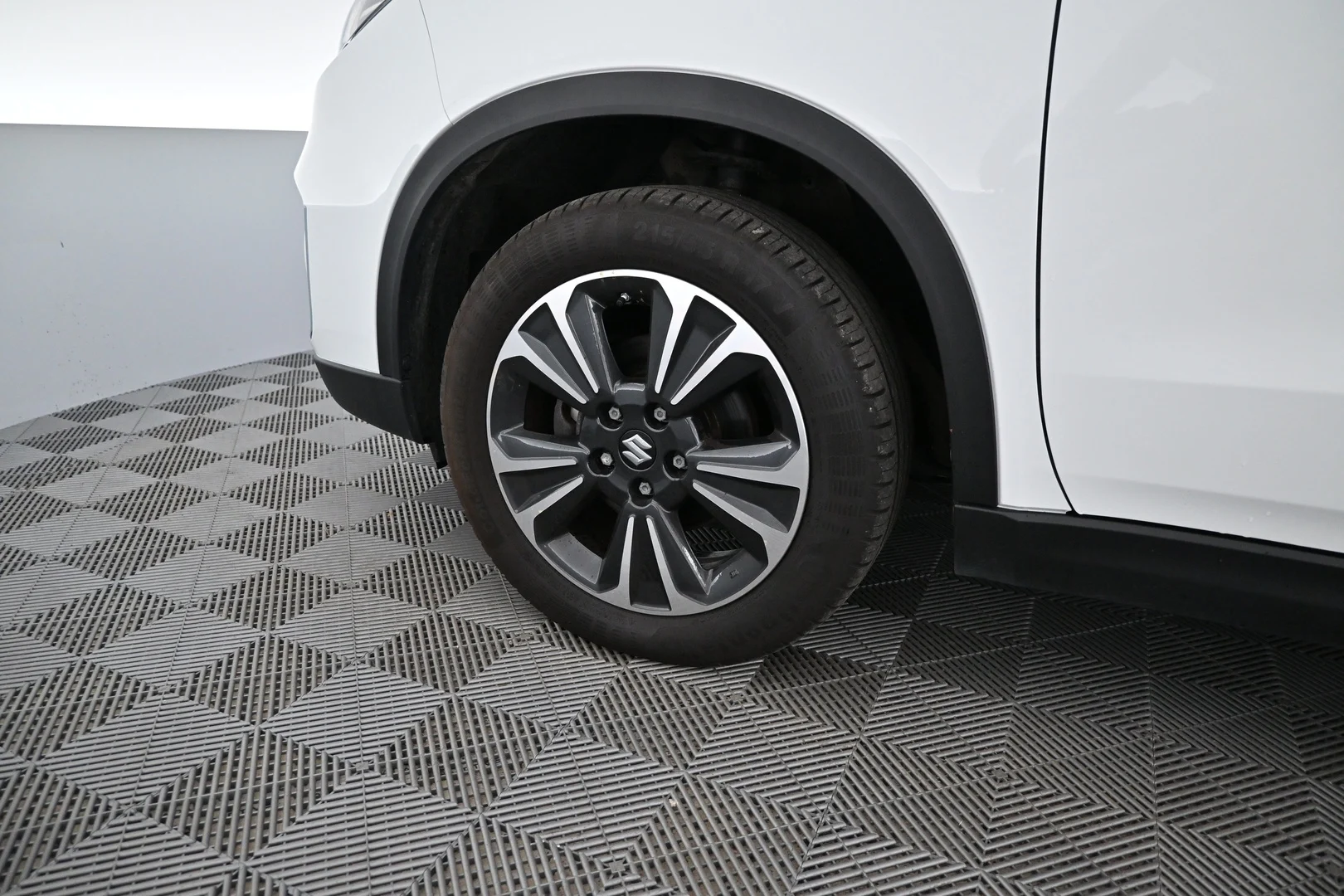 Car Image - 36Tnu4t9waHkZziGFEPBYq