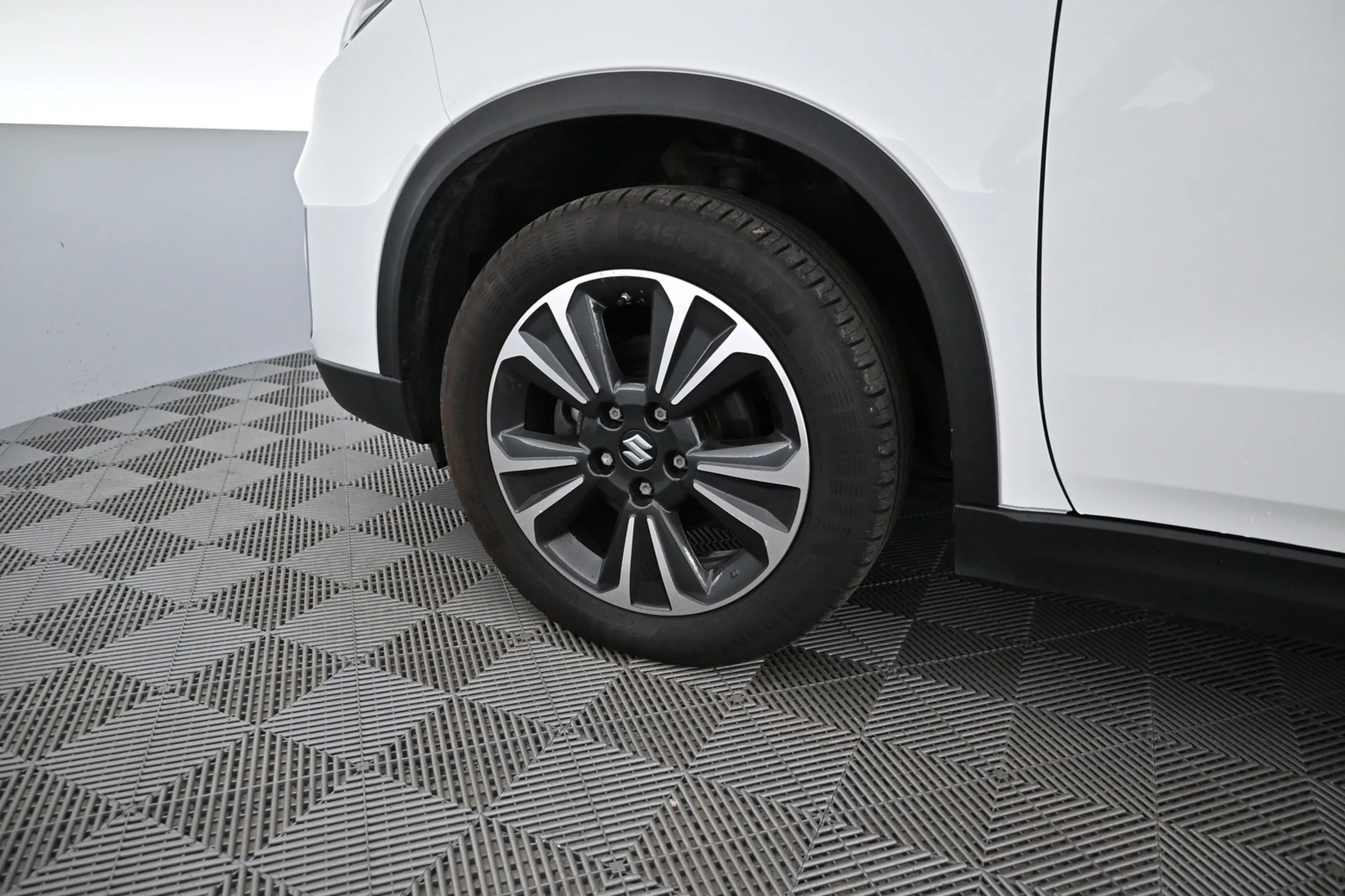 Car Image - 36Tnu4t9waHkZziGFEPBYq