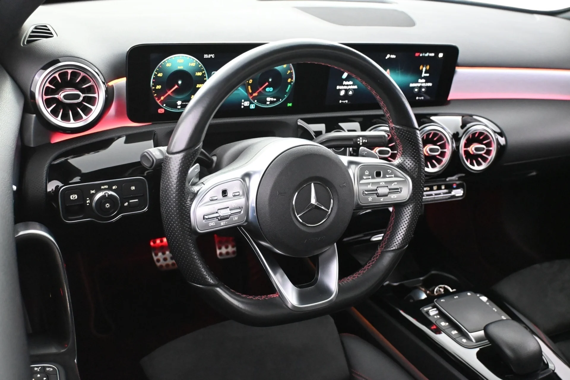 Car Image - 6OCb2r1HhRXv9CccbG1yZc