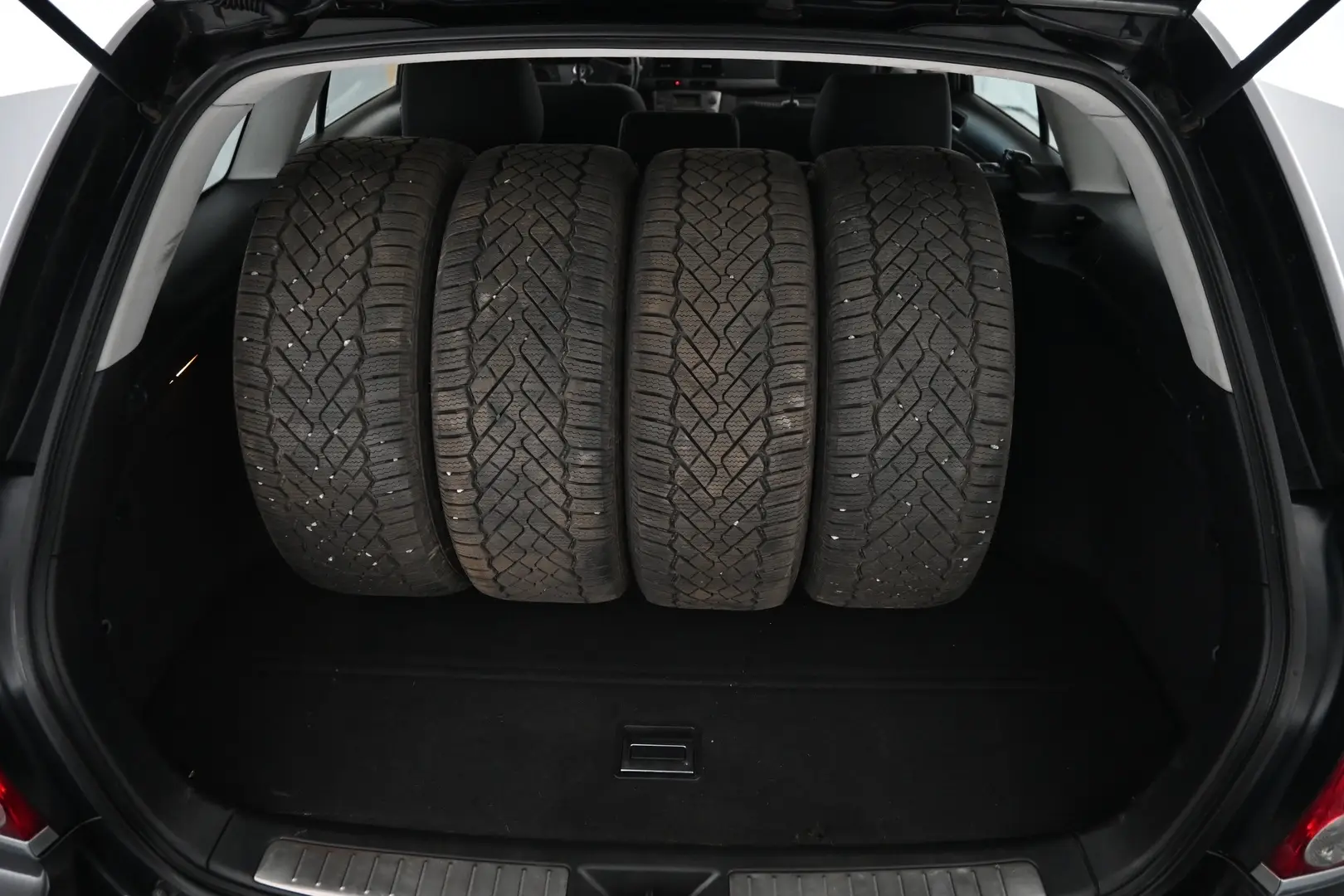 Car Image - 7GxoNuUNDPteTo8v9NU3df