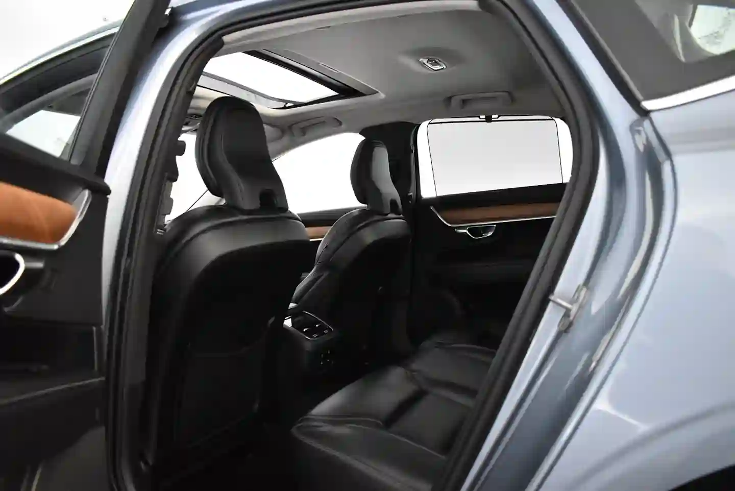 Car Image - 44kxJzRqzvbMQyrDeUxTIZ