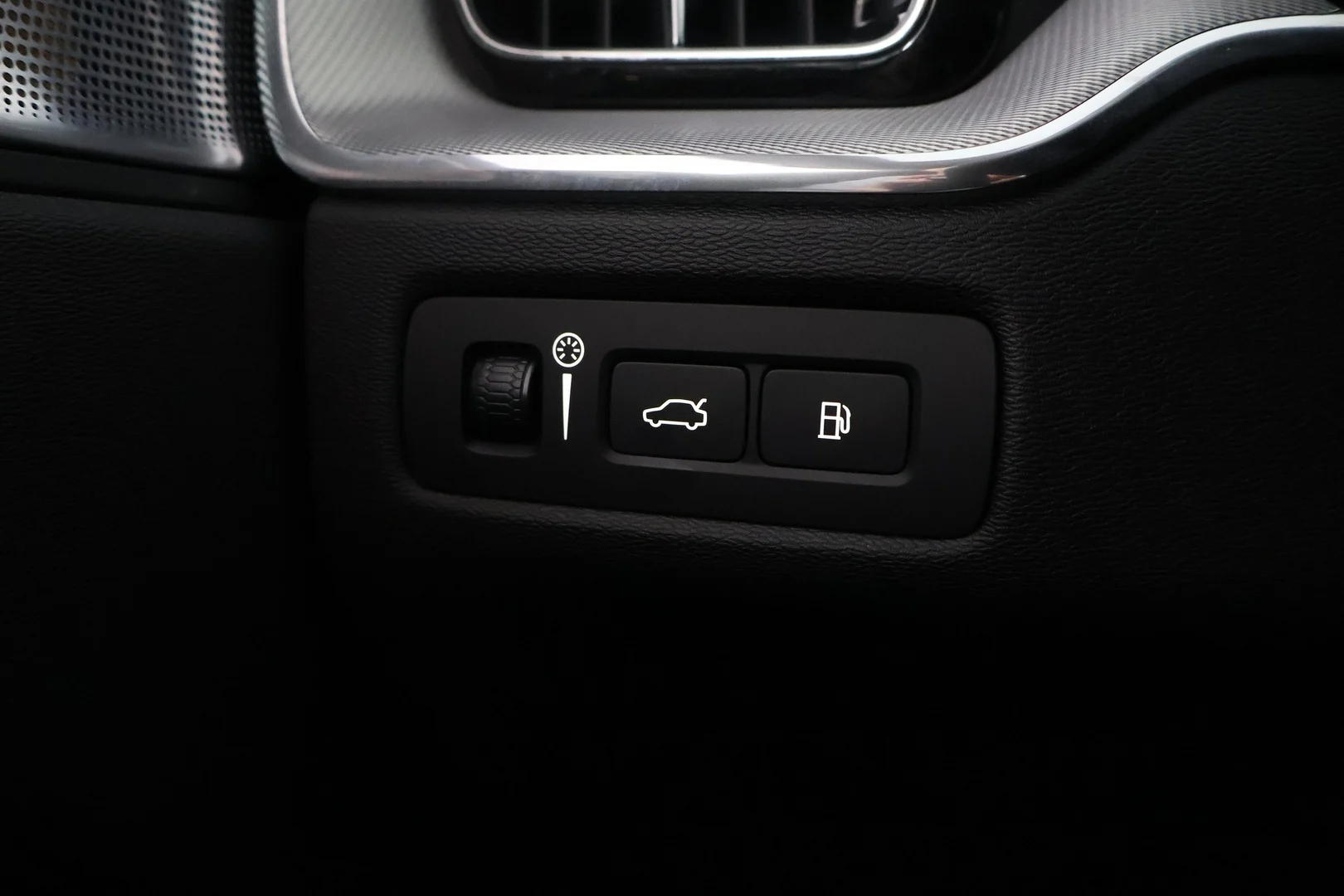 Car Image - 2Q0RwSpIQLyHEczMaPXGFP