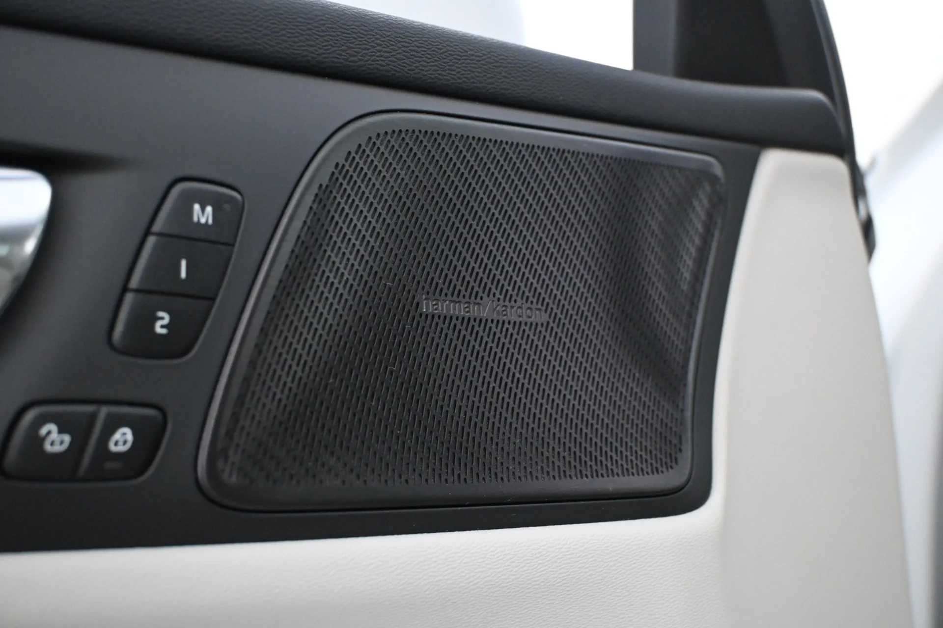 Car Image - BOeo3idWg761DcYUrPY8O