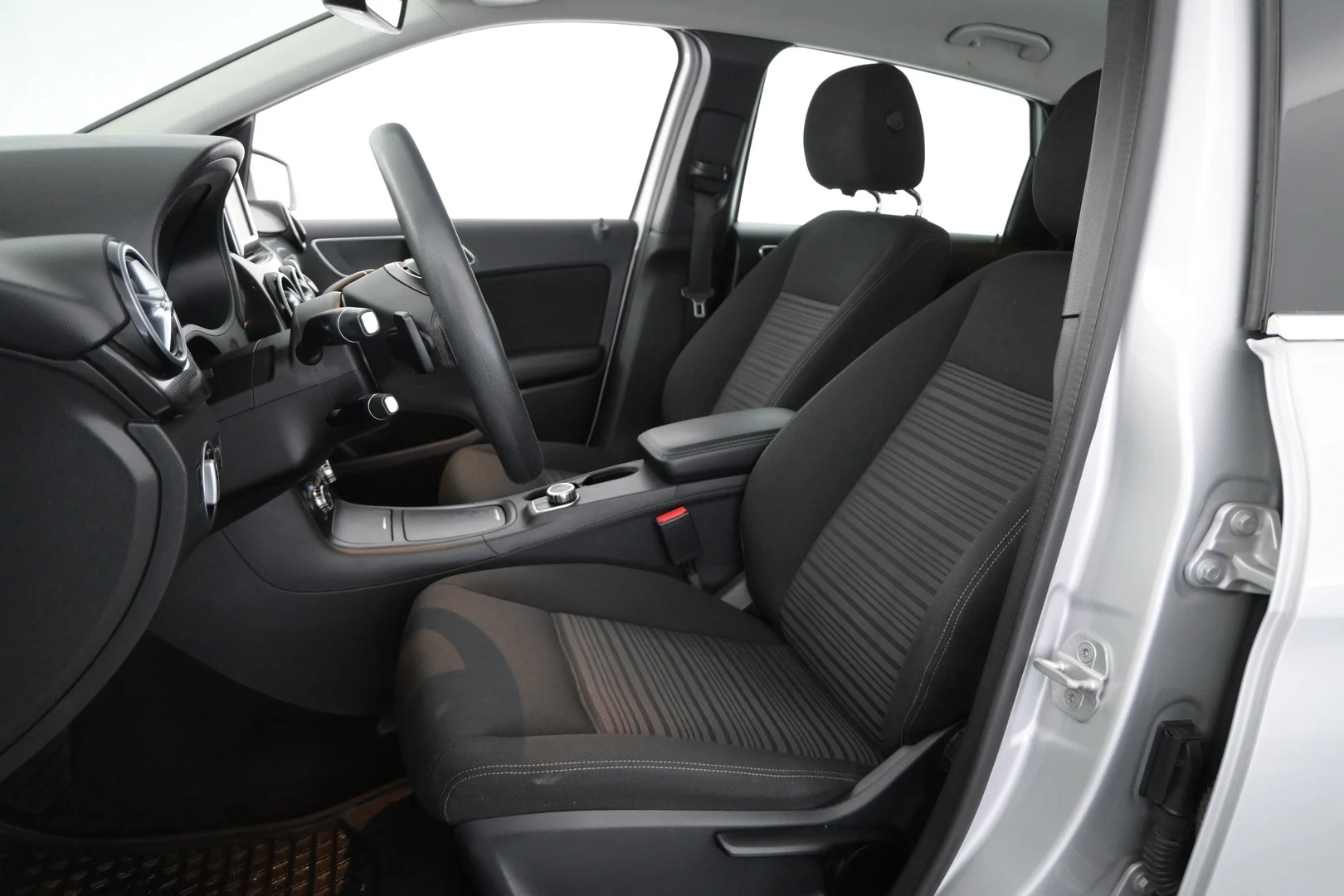 Car Image - 6Sl2BsVmZKFT3BxSWNHJYv